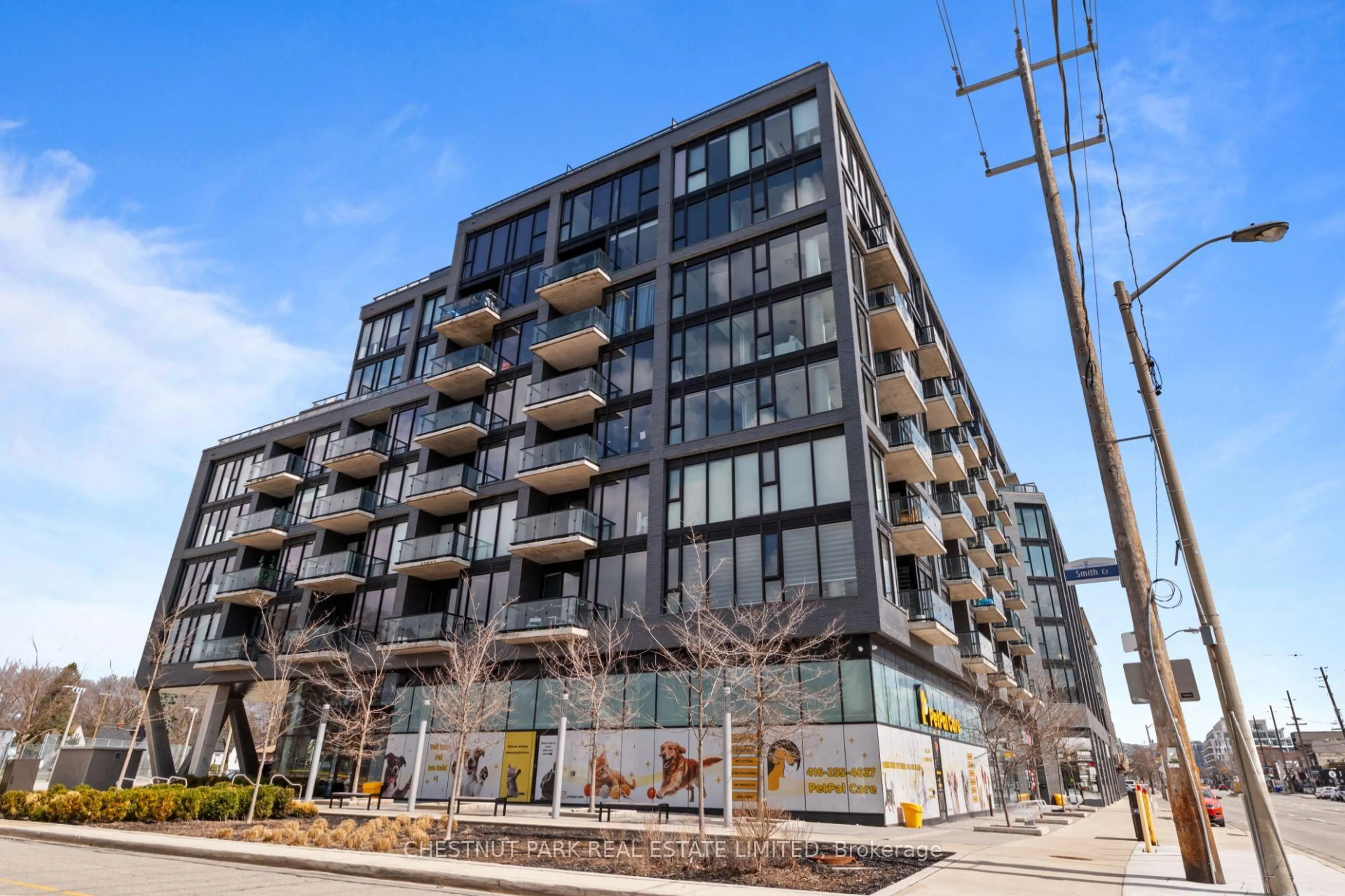 Patio, building for 7 Smith Cres #813, Toronto Ontario M8Z 0G3