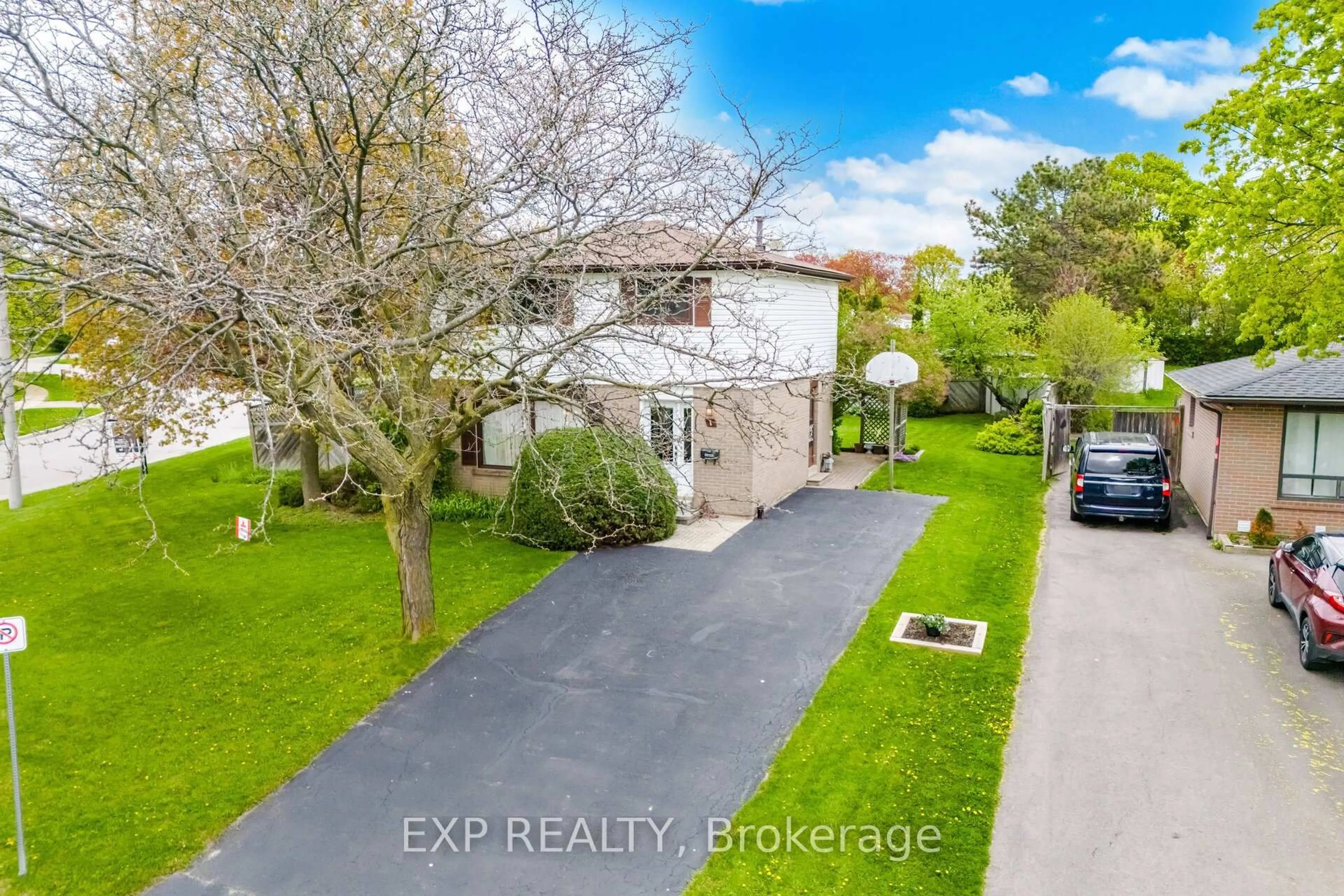 A pic from outside/outdoor area/front of a property/back of a property/a pic from drone, street for 1 Flavian Cres, Brampton Ontario L6T 3P2