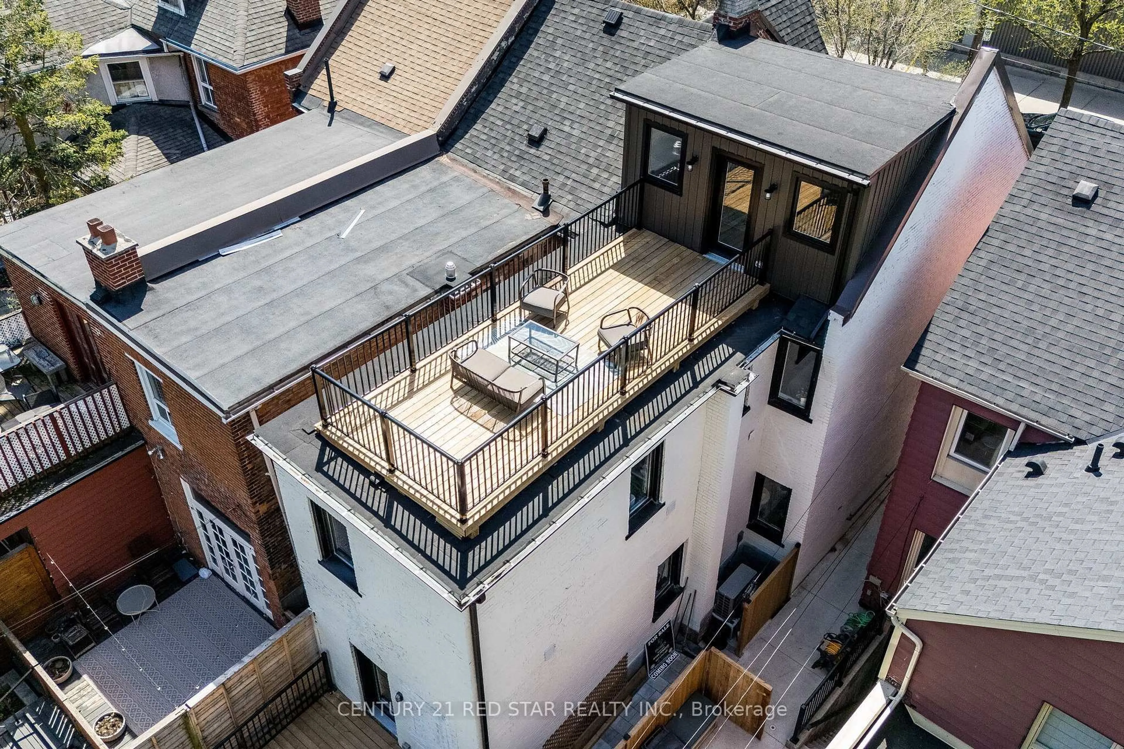 A pic from outside/outdoor area/front of a property/back of a property/a pic from drone, city buildings view from balcony for 369 Pacific Ave, Toronto Ontario M6P 2R2