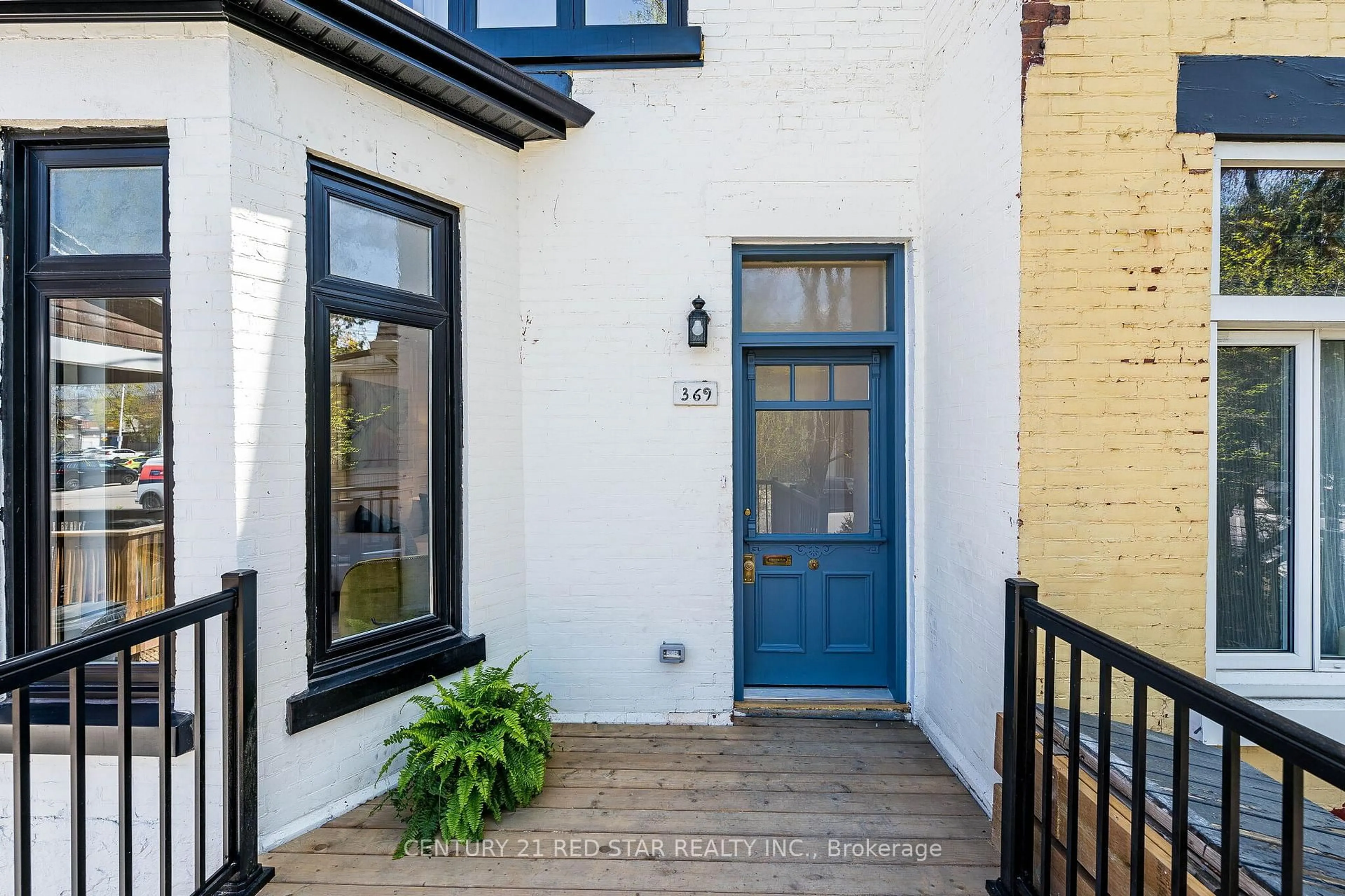 Indoor entryway for 369 Pacific Ave, Toronto Ontario M6P 2R2