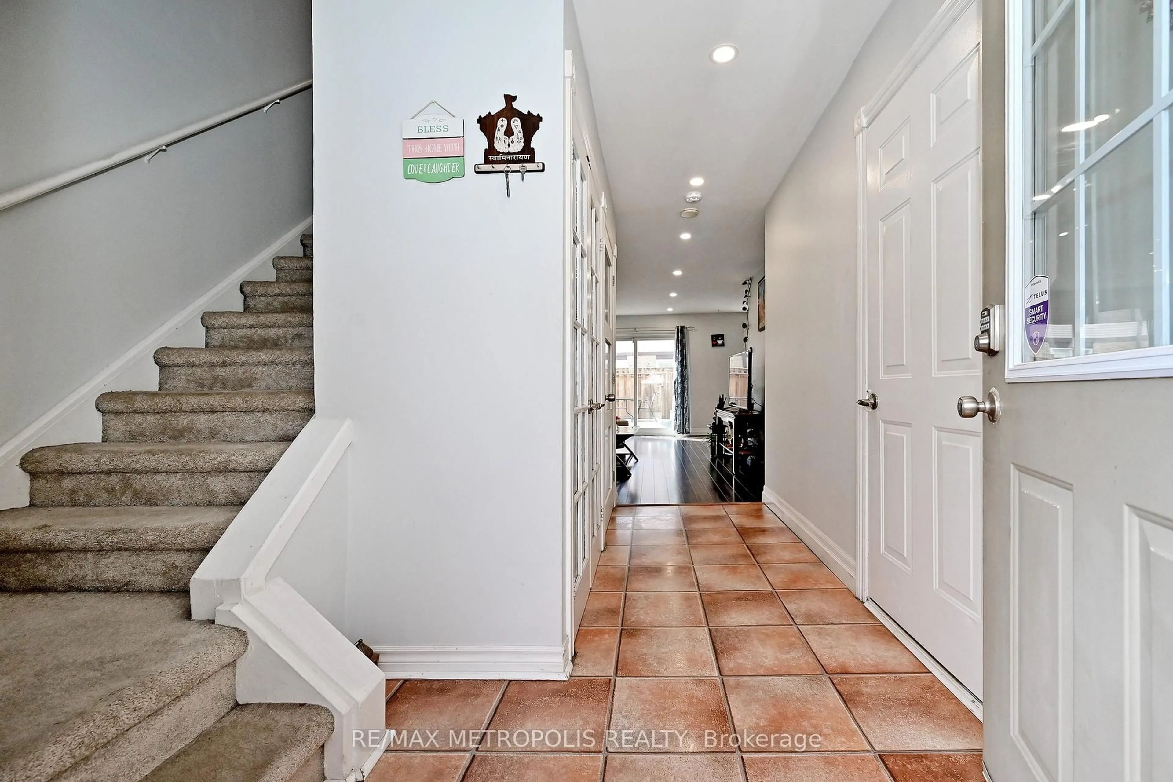 Indoor foyer for 45 Hansen Rd #83, Brampton Ontario L6V 3C5