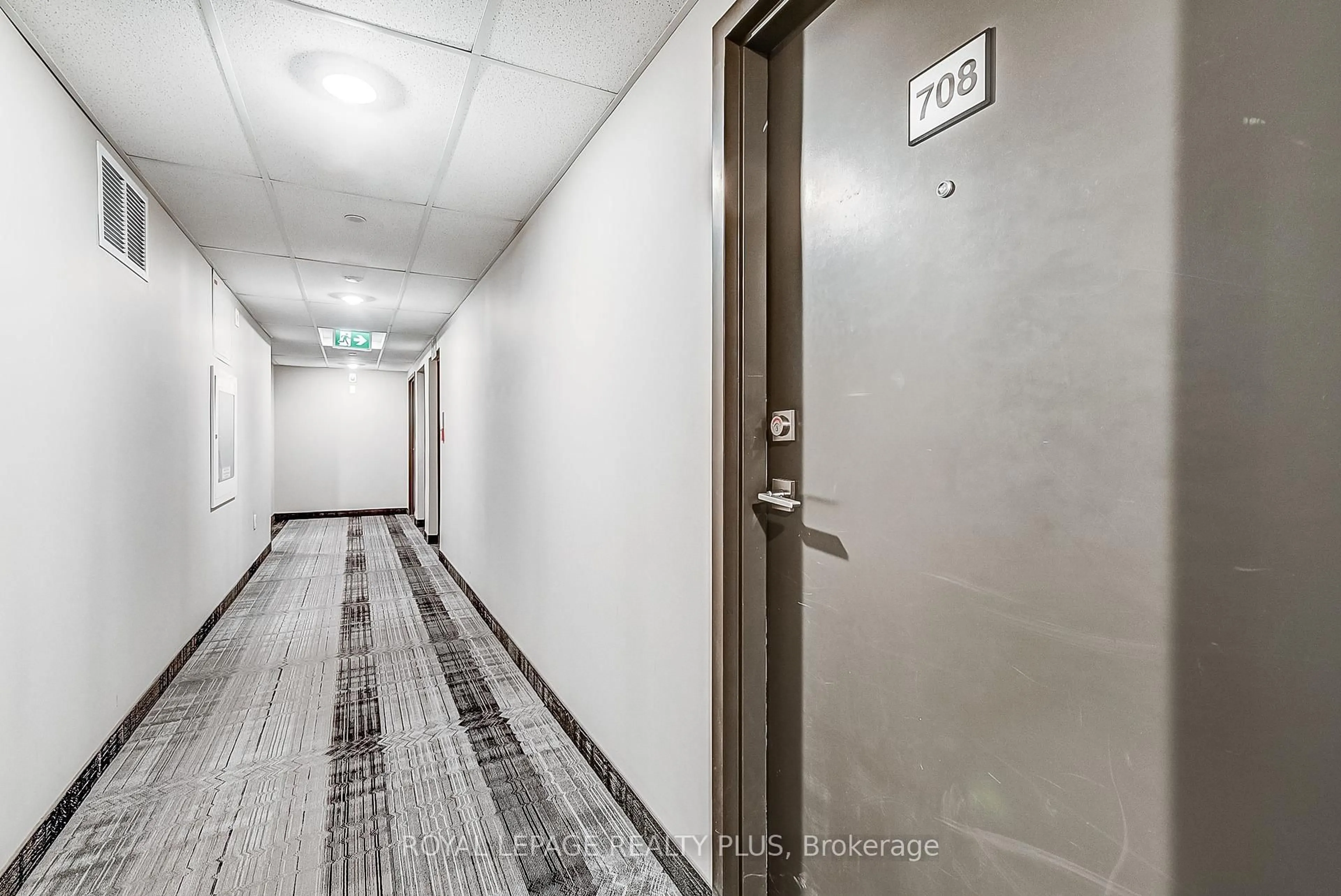 Indoor foyer for 716 Main St #708, Milton Ontario L9T 3P6