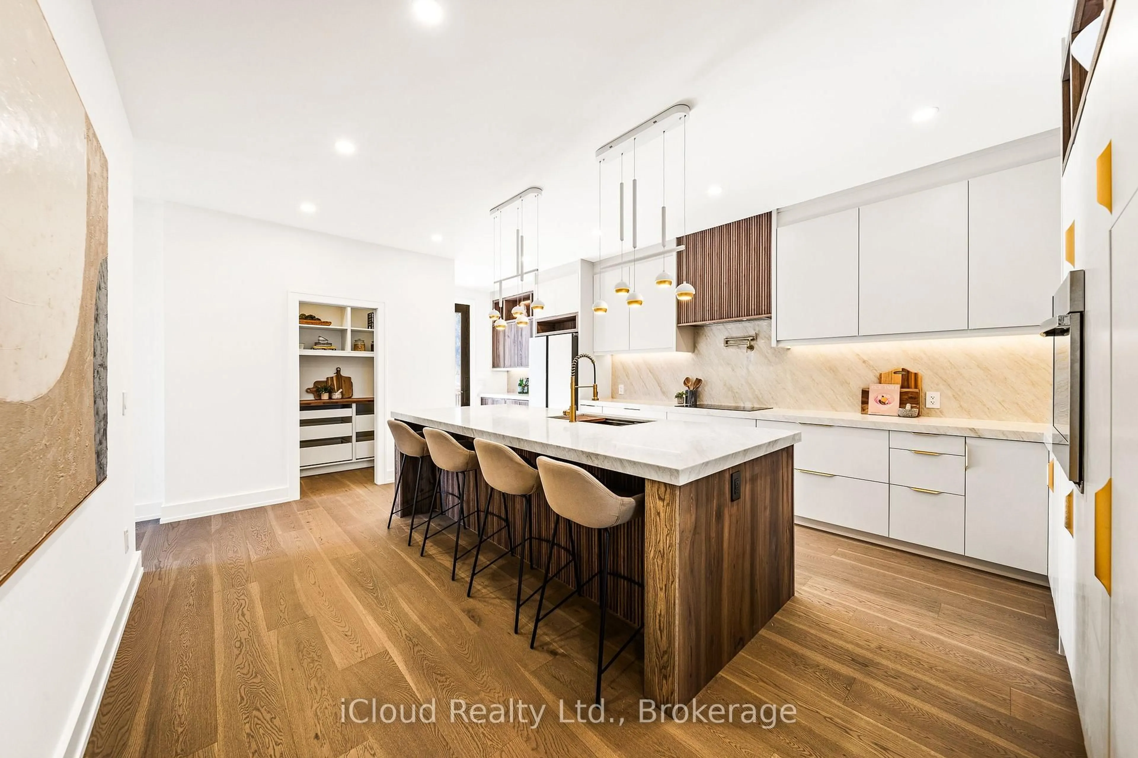 Contemporary kitchen, wood/laminate floor for 1140 Ogden Ave, Mississauga Ontario L5E 2G9