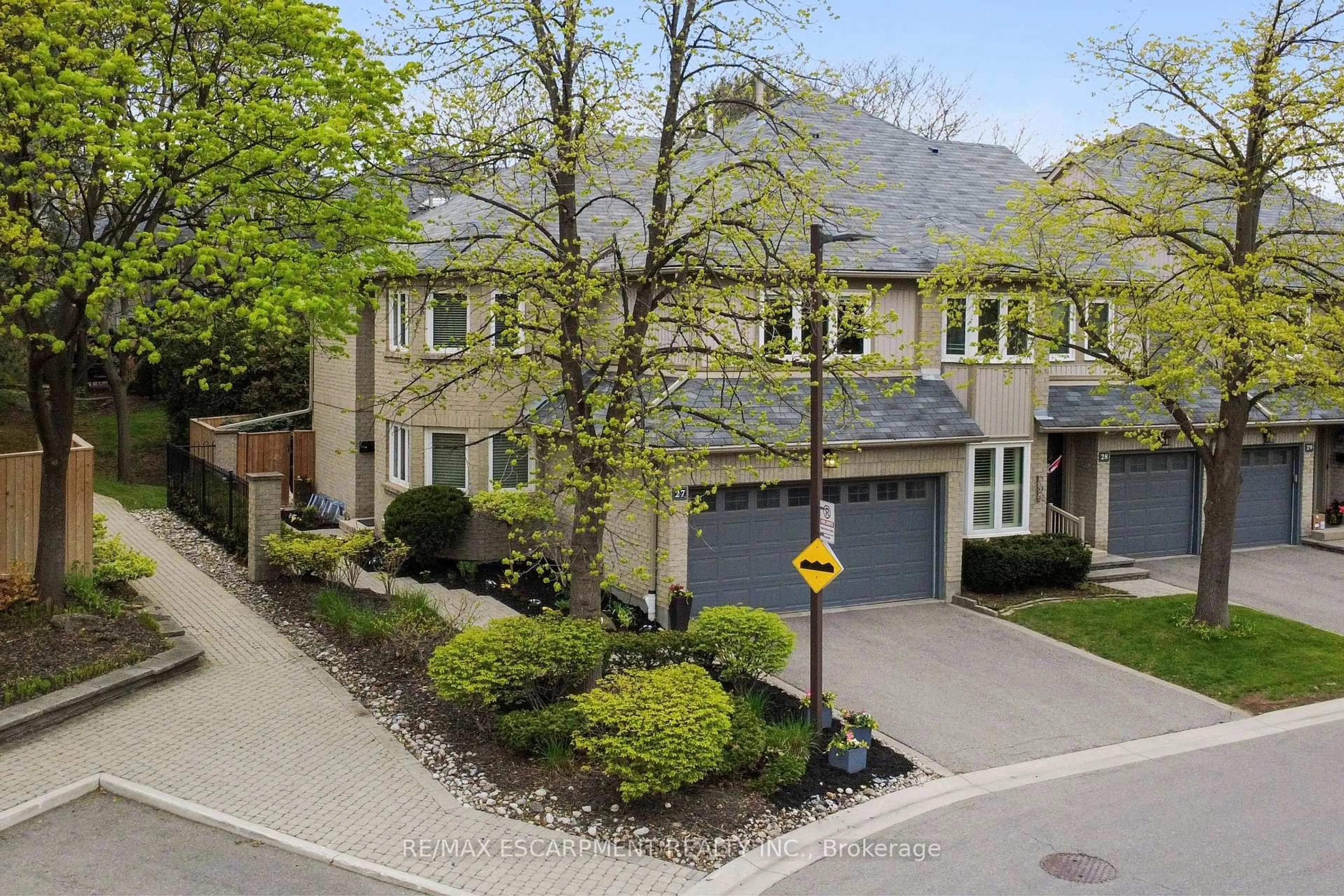 A pic from outside/outdoor area/front of a property/back of a property/a pic from drone, street for 3420 South Millway #27, Mississauga Ontario L5L 3V4
