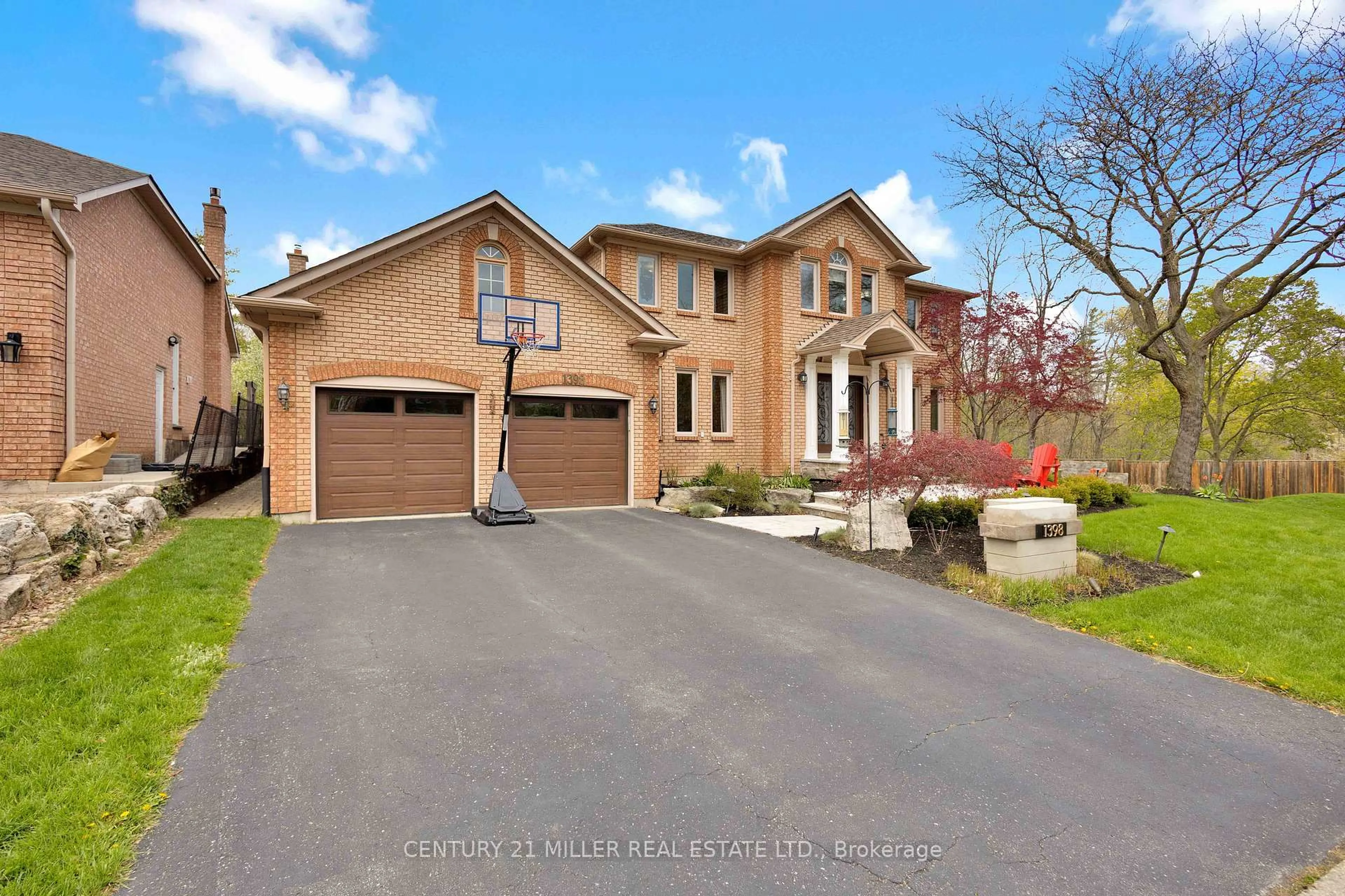 Home with brick exterior material, street for 1398 Winterberry Dr, Burlington Ontario L7P 4T4