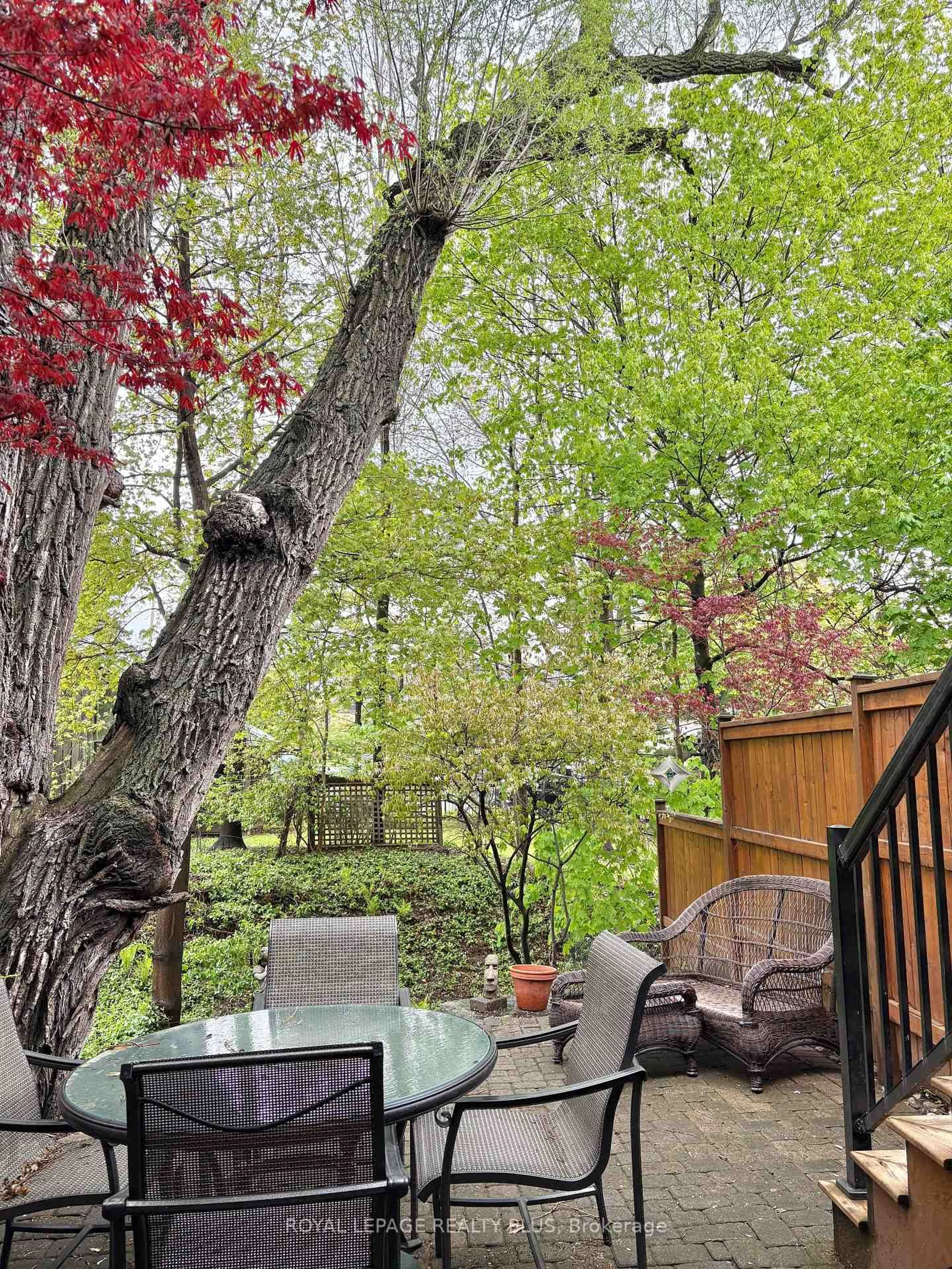 Patio, forest/trees view for 83 Kerr St, Oakville Ontario L6K 3A2