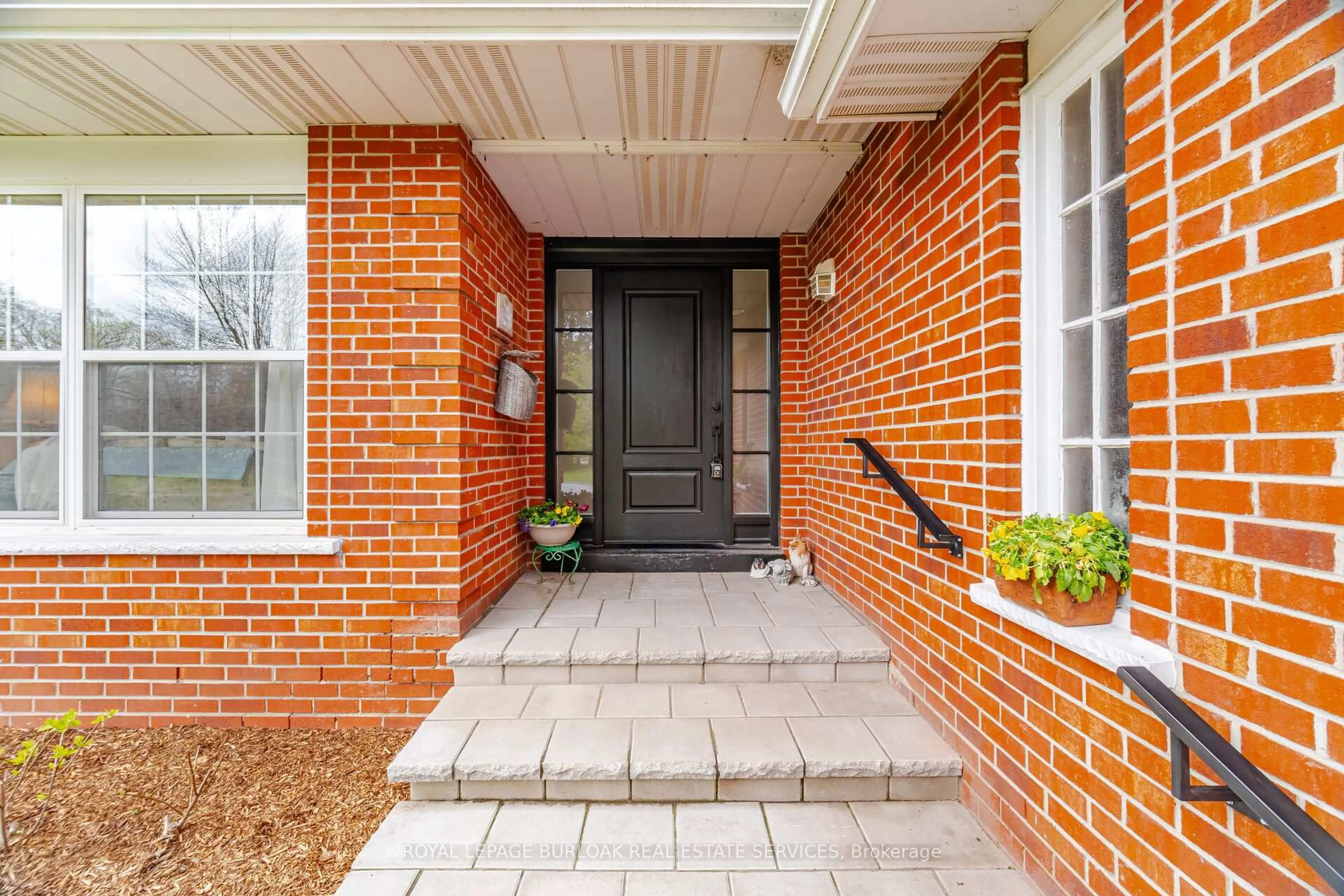 Home with brick exterior material, street for 1219 Priory Crt, Oakville Ontario L6M 1B5
