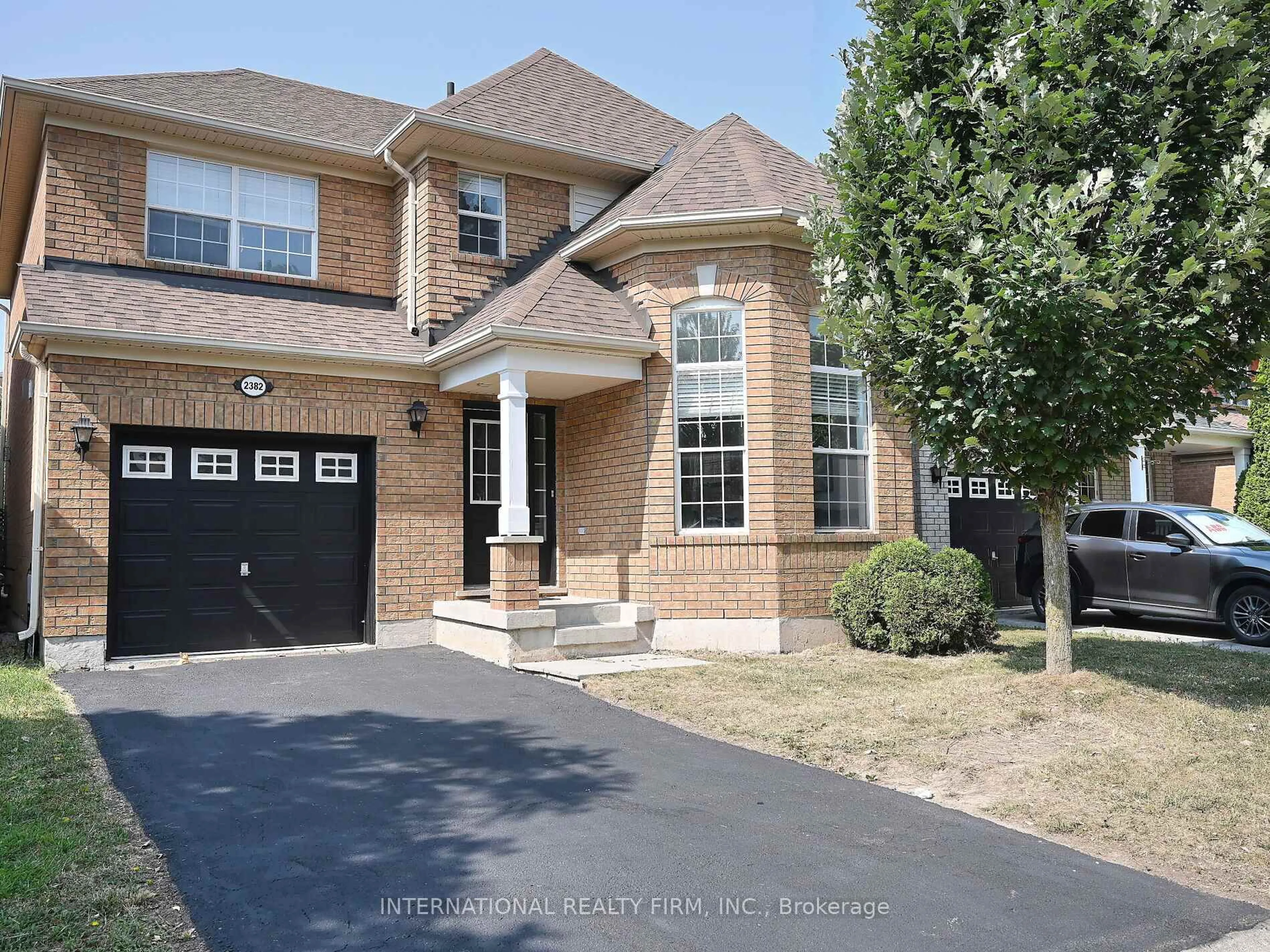 Home with brick exterior material, street for 2382 Falkland Cres, Oakville Ontario L6M 4Y1