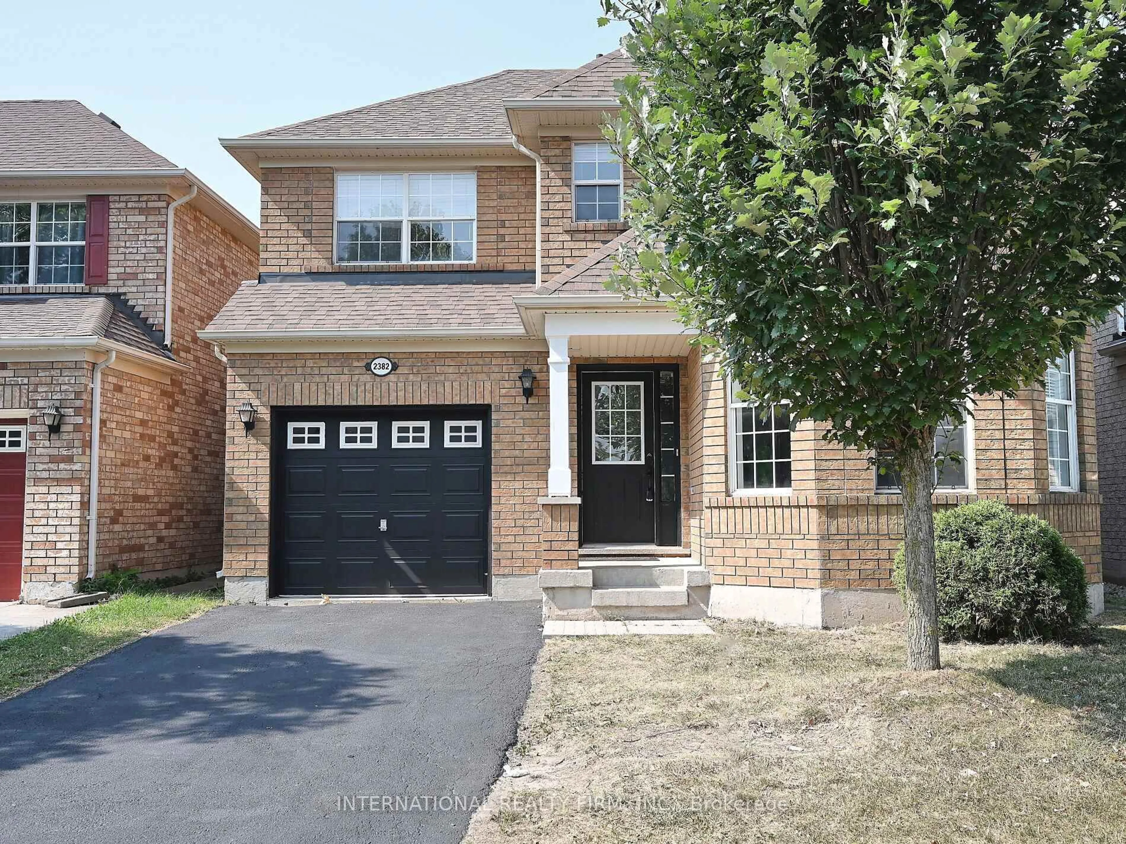 Home with brick exterior material, street for 2382 Falkland Cres, Oakville Ontario L6M 4Y1
