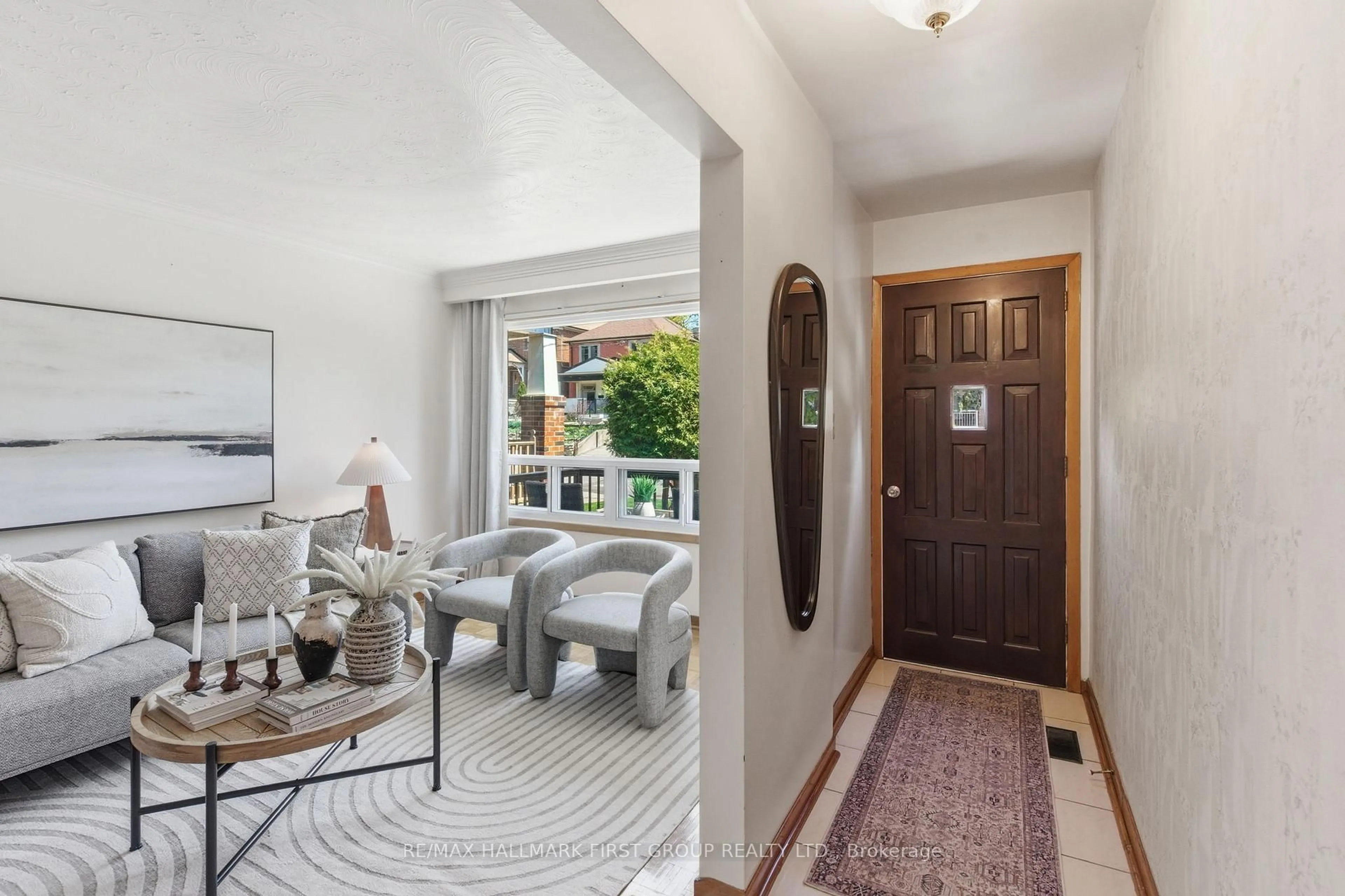 Indoor entryway for 152 MCROBERTS Ave, Toronto Ontario M6E 4P5