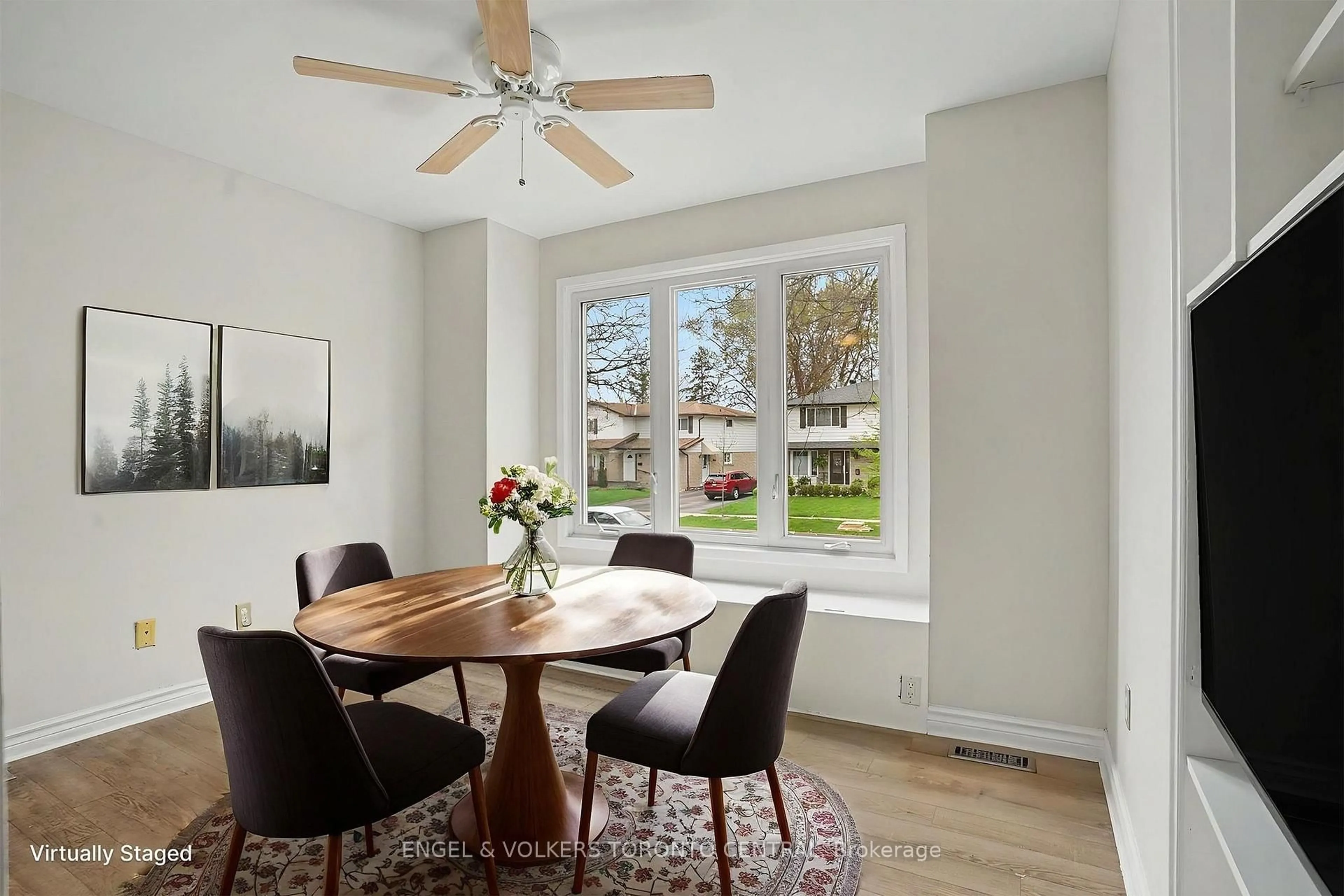 Dining room, wood/laminate floor for 3291 Candela Dr, Mississauga Ontario L5A 2V1