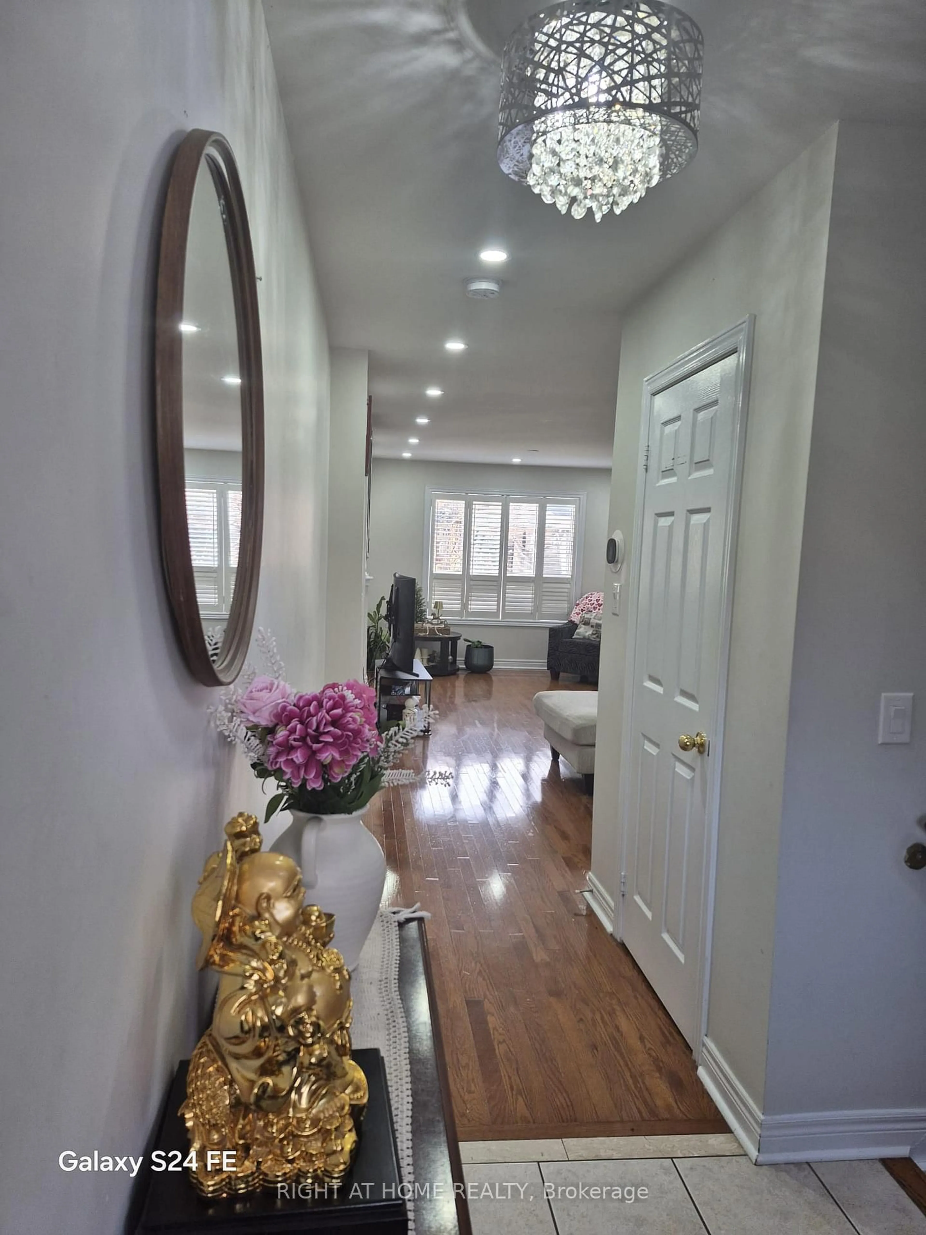 Indoor entryway for 30 Trevino Cres, Brampton Ontario L6P 1L9