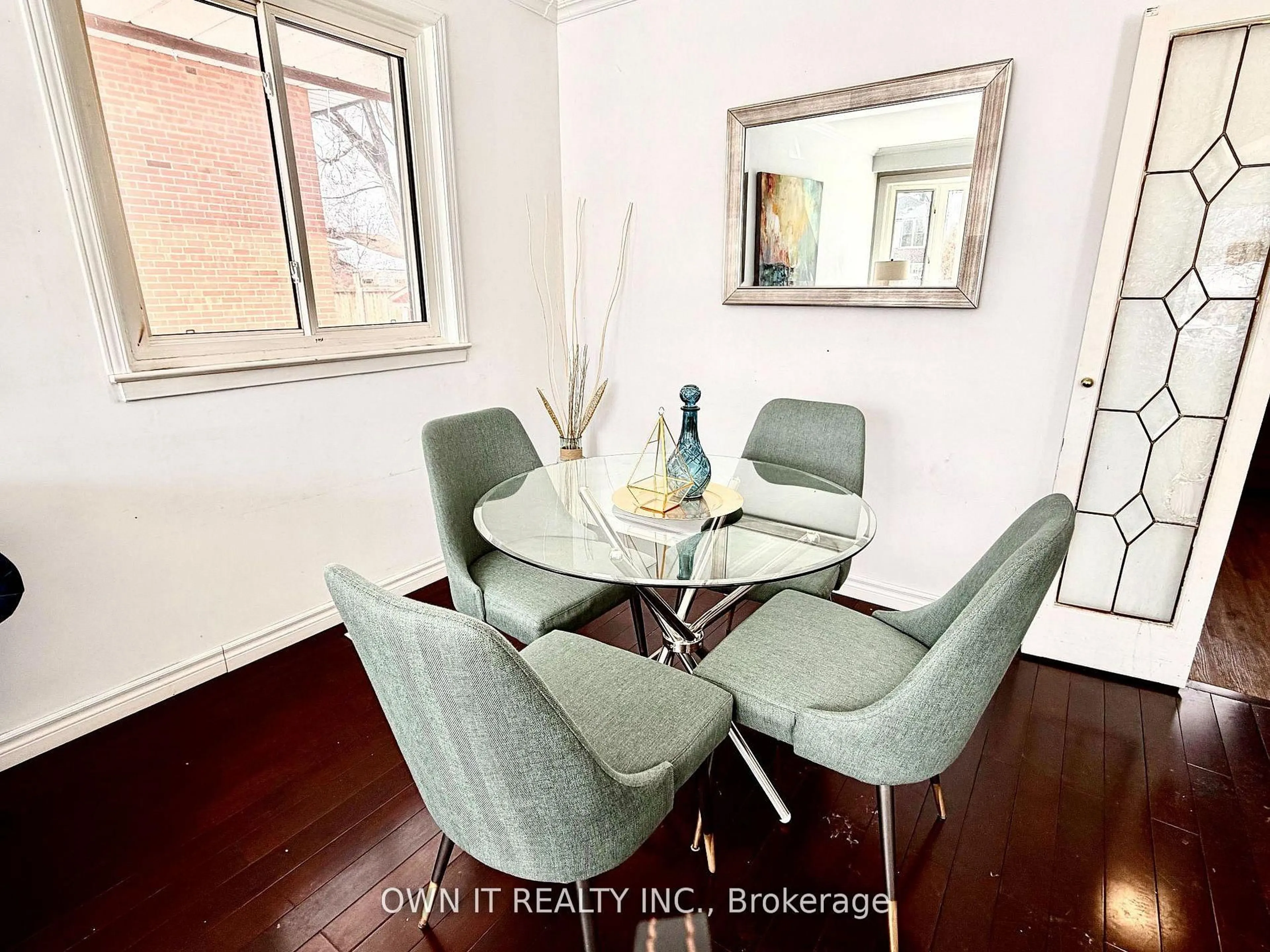 Dining room, wood/laminate floor for 68 Campbell Dr, Brampton Ontario L6X 2H7