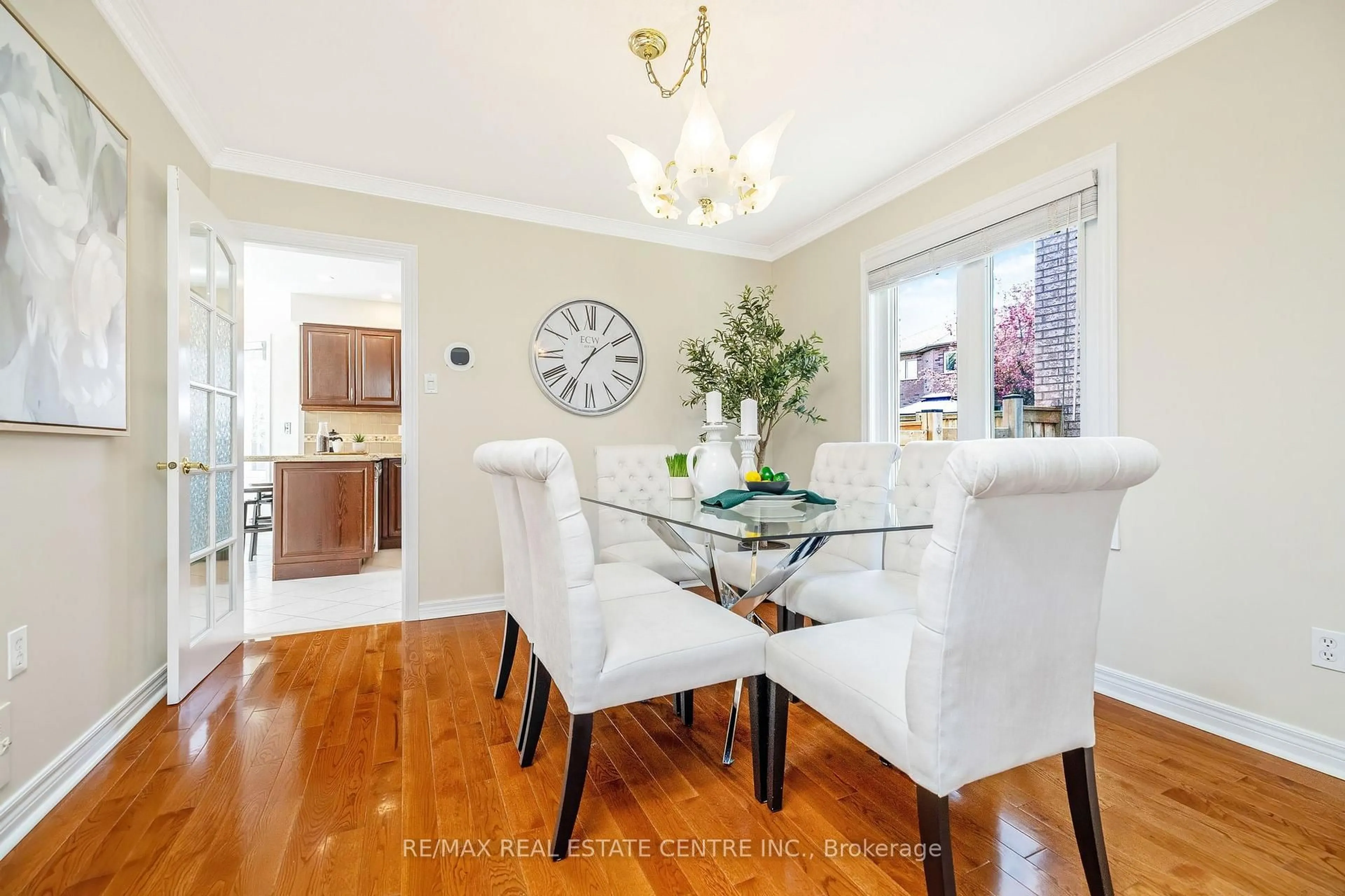 Dining room, wood/laminate floor for 48 Samuel Cres, Halton Hills Ontario L7G 5H3