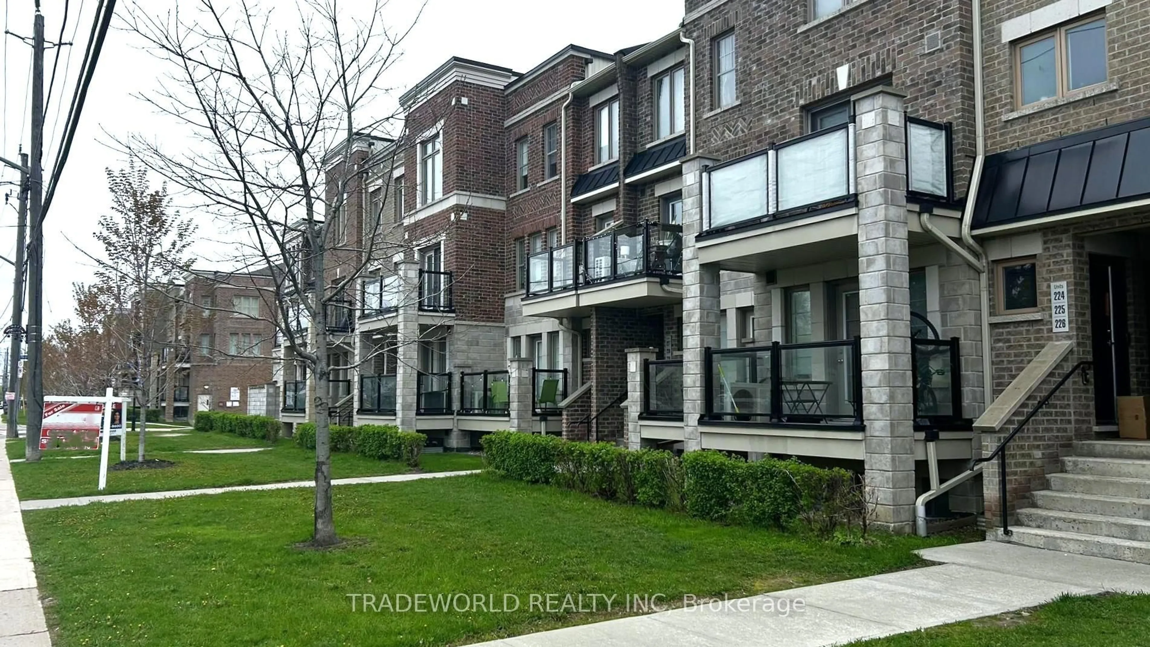 Patio, street for 2355 Sheppard Ave #231, Toronto Ontario M9M 0E7