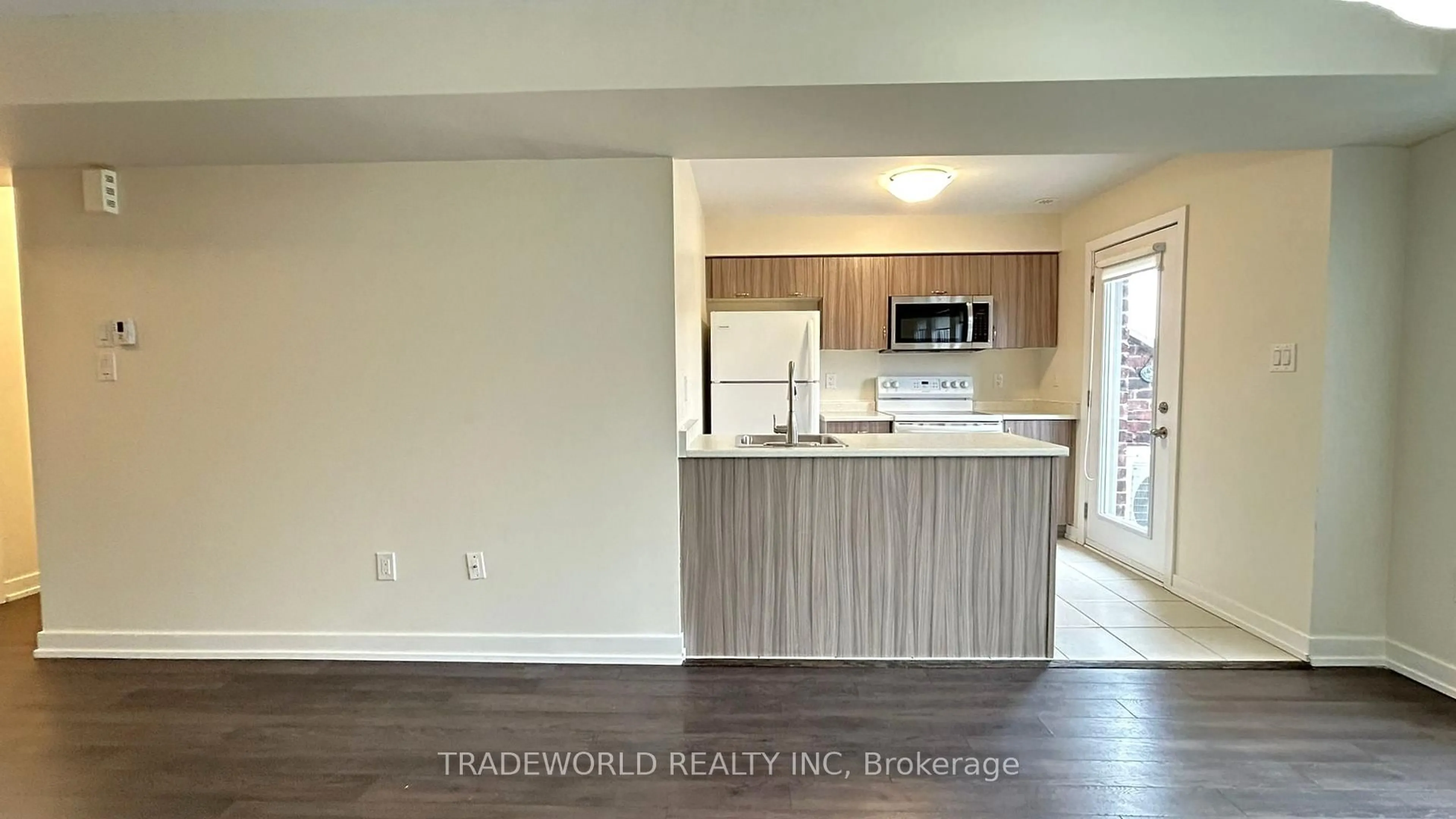 Standard kitchen, wood/laminate floor for 2355 Sheppard Ave #231, Toronto Ontario M9M 0E7