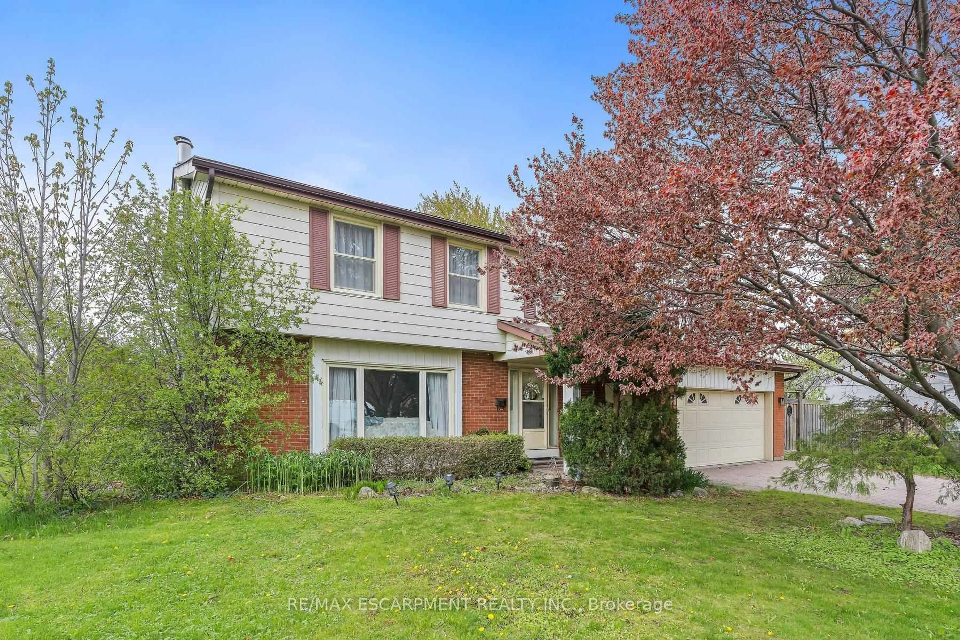 Home with vinyl exterior material, street for 56 Cavendish Cres, Brampton Ontario L6T 1Z4