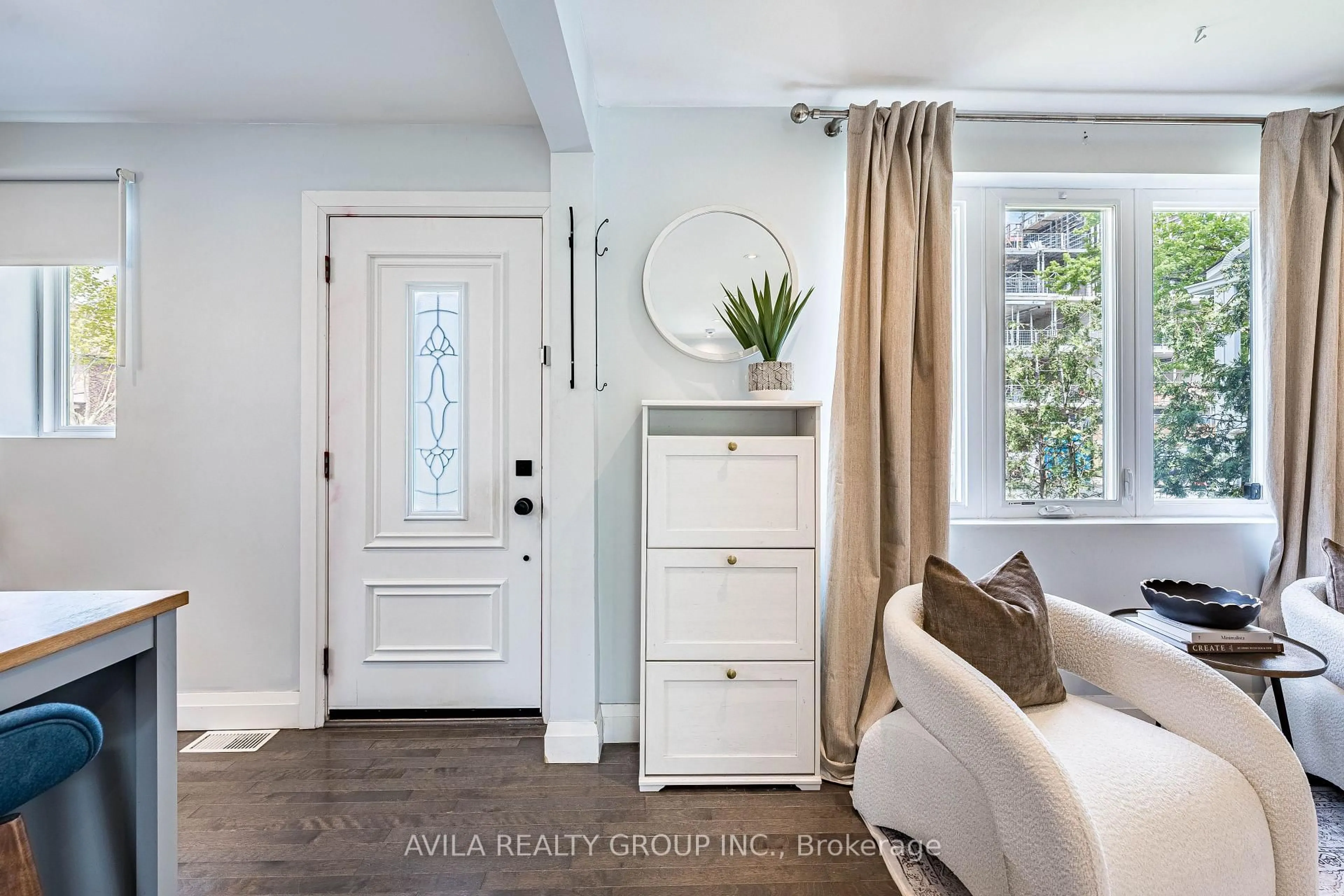 Indoor entryway for 7 Edmund Ave, Toronto Ontario M9N 1A2