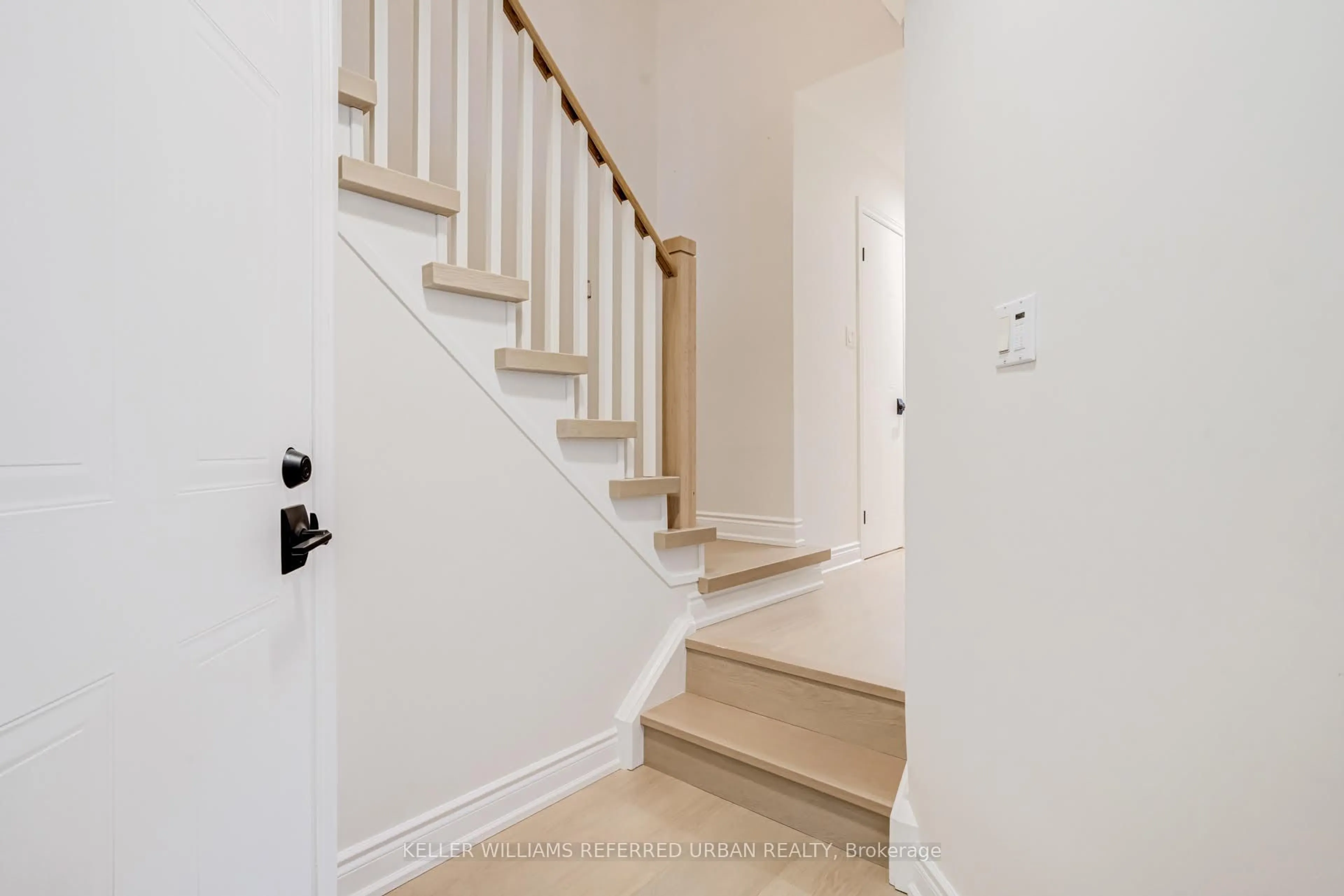 Stairs for 1370 Hazel McCleary Dr, Oakville Ontario L6J 7B1
