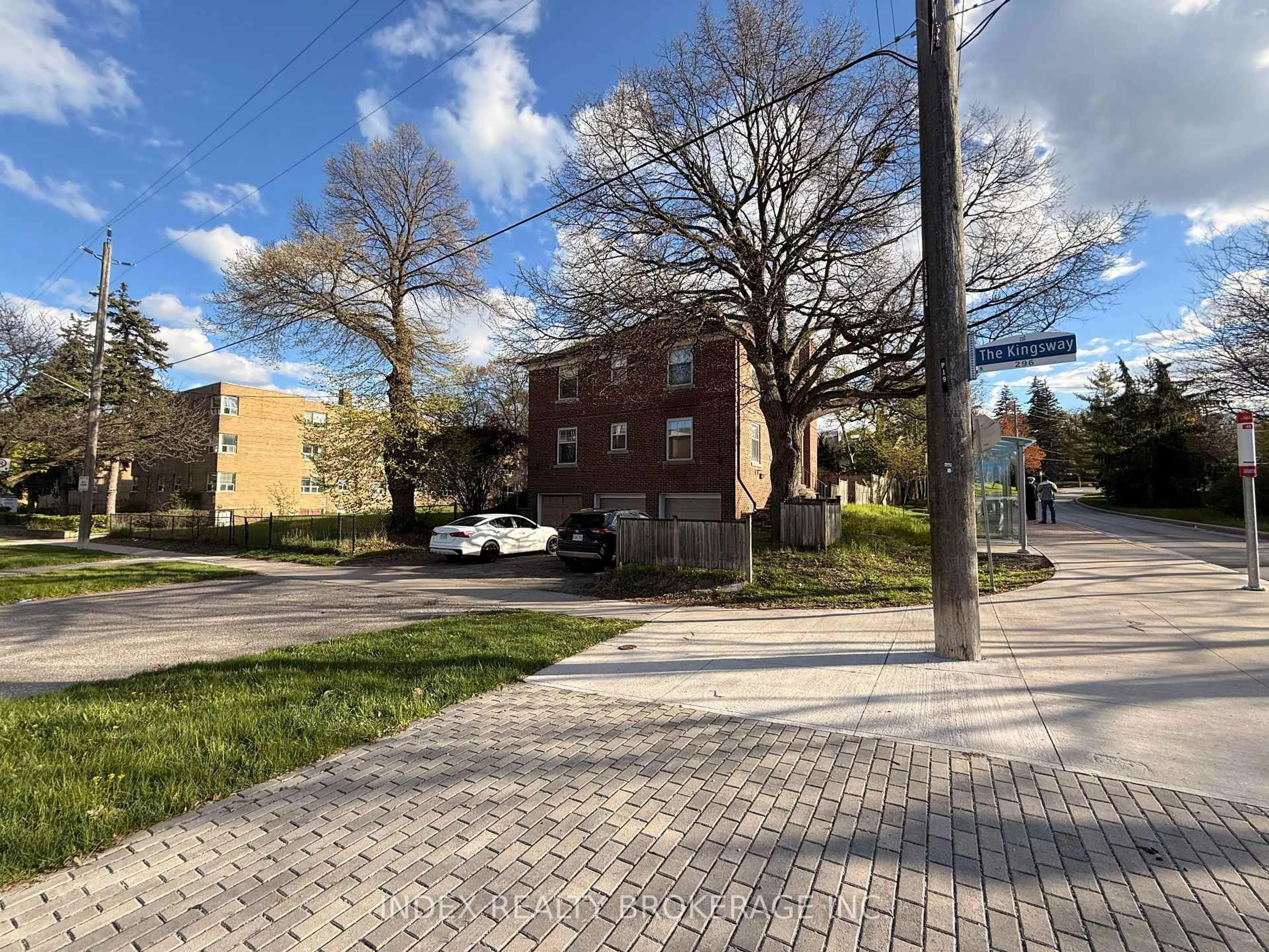 A pic from outside/outdoor area/front of a property/back of a property/a pic from drone, street for 21 Anglesey Blvd, Toronto Ontario M9A 3B4