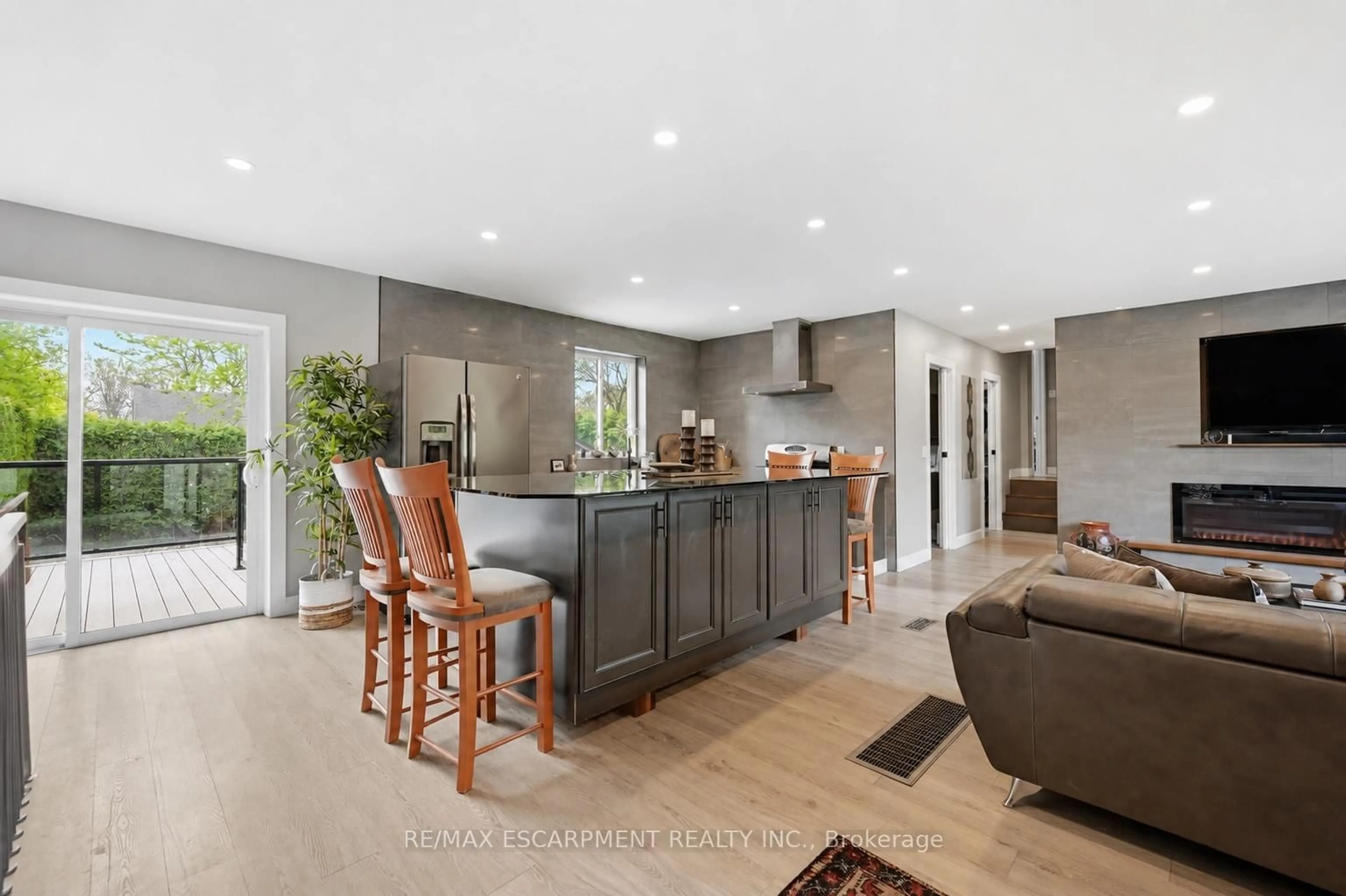 Open concept kitchen, unknown for 2330 Alma Dale Ave, Burlington Ontario L7P 1S3