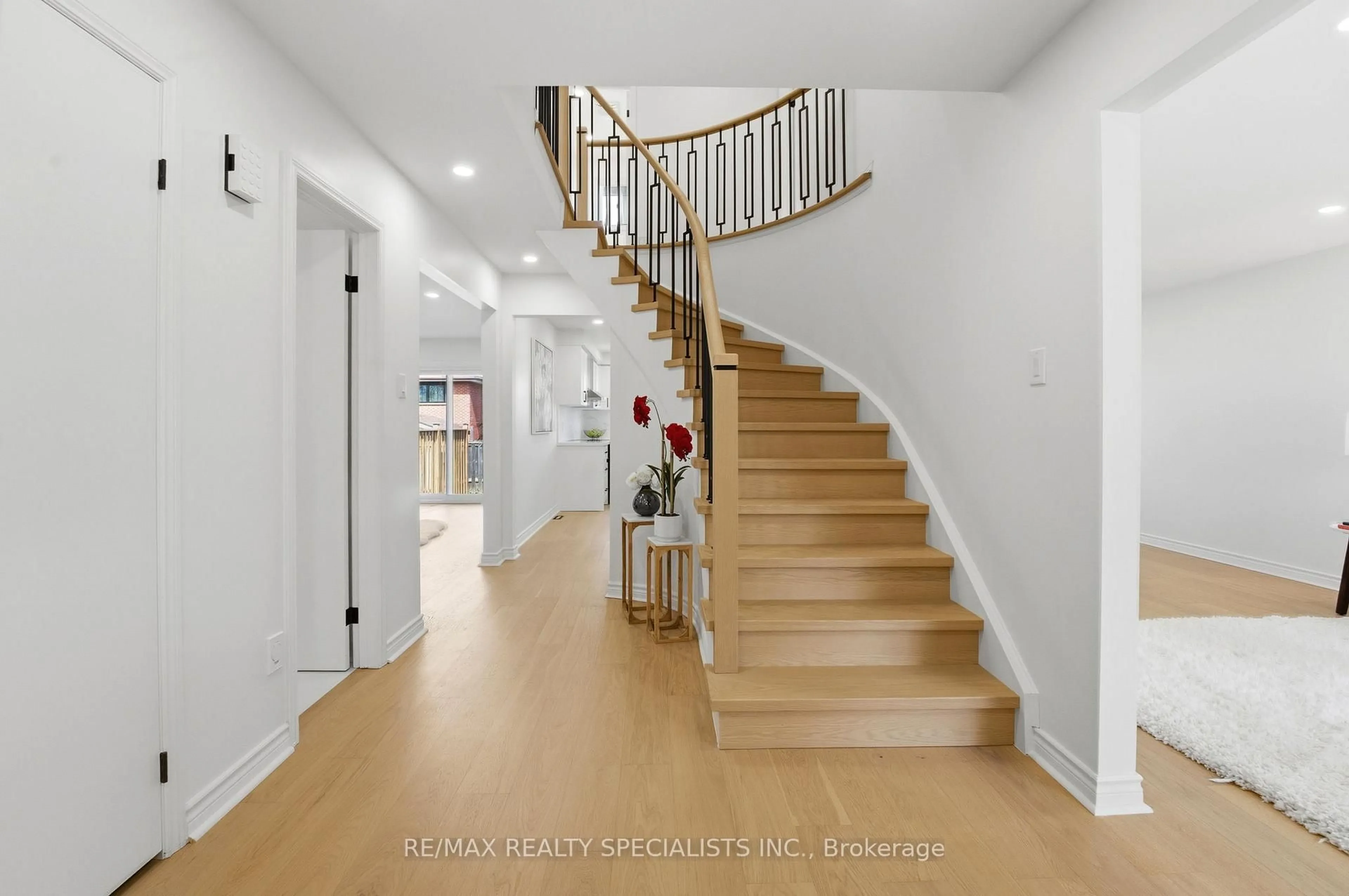 Unknown for 1339 Willowbank Tr, Mississauga Ontario L4W 3P9