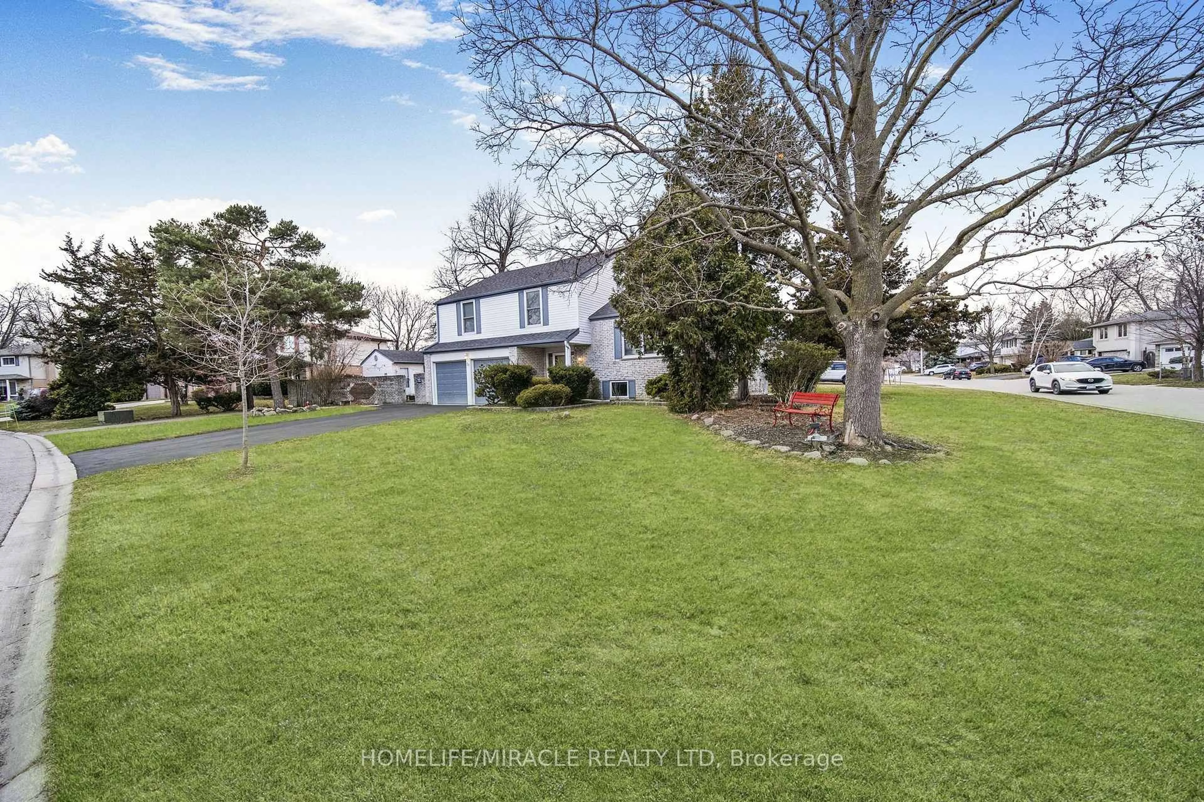 A pic from outside/outdoor area/front of a property/back of a property/a pic from drone, unknown for 38 River View Dr, Brampton Ontario L6W 2E5