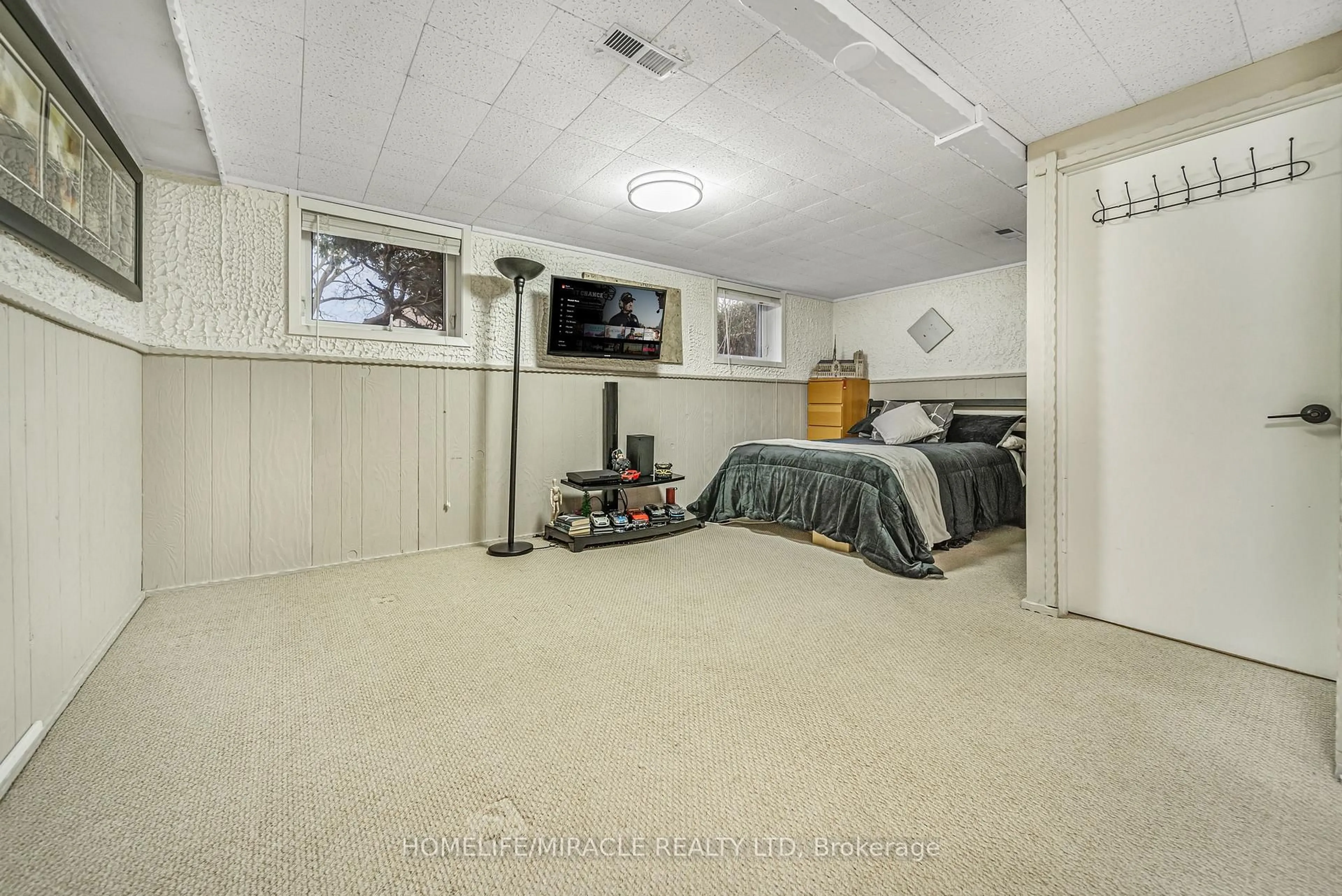 A pic of a room for 38 River View Dr, Brampton Ontario L6W 2E5