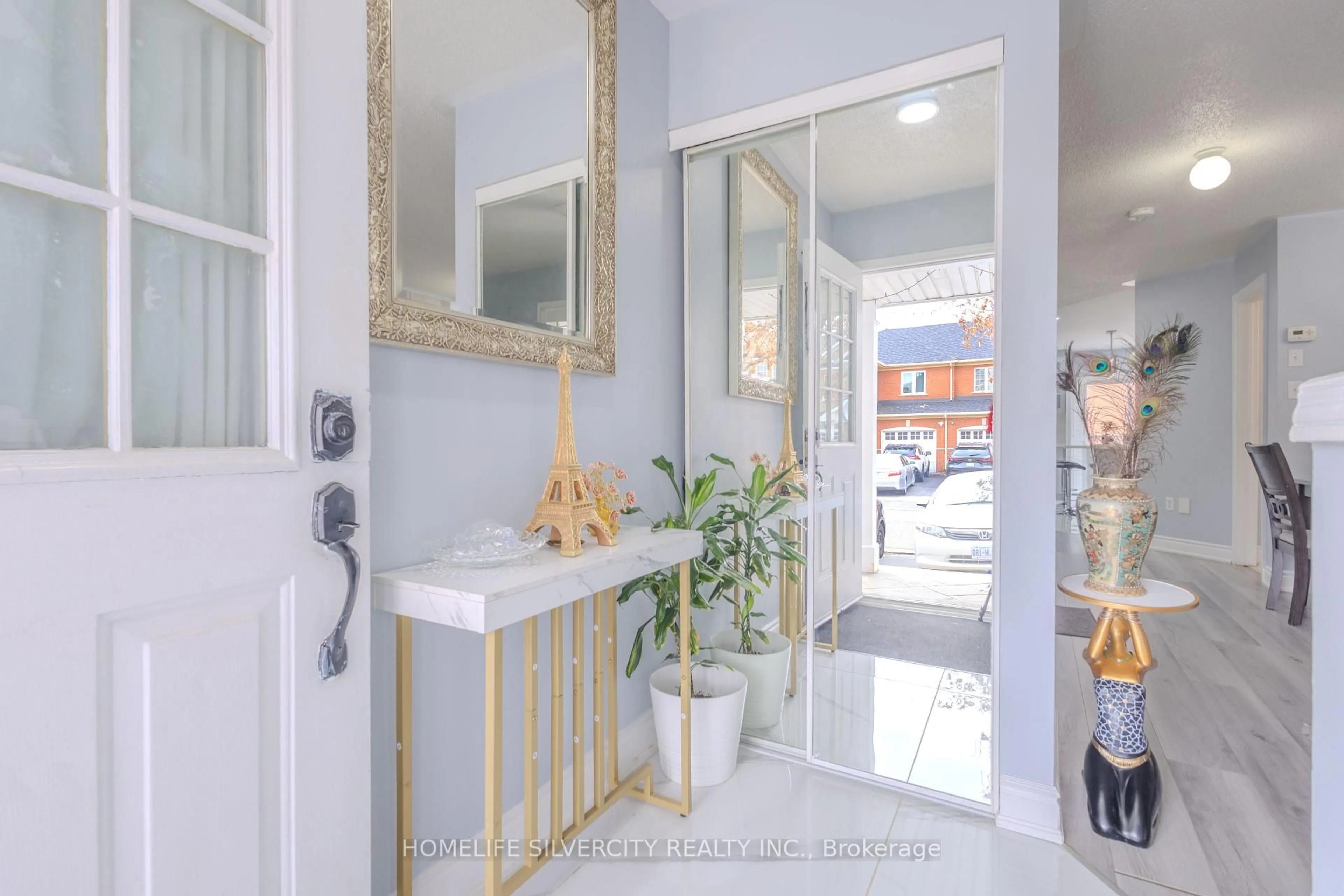 Indoor entryway for 57 Saintsbury Cres, Brampton Ontario L6R 2V9