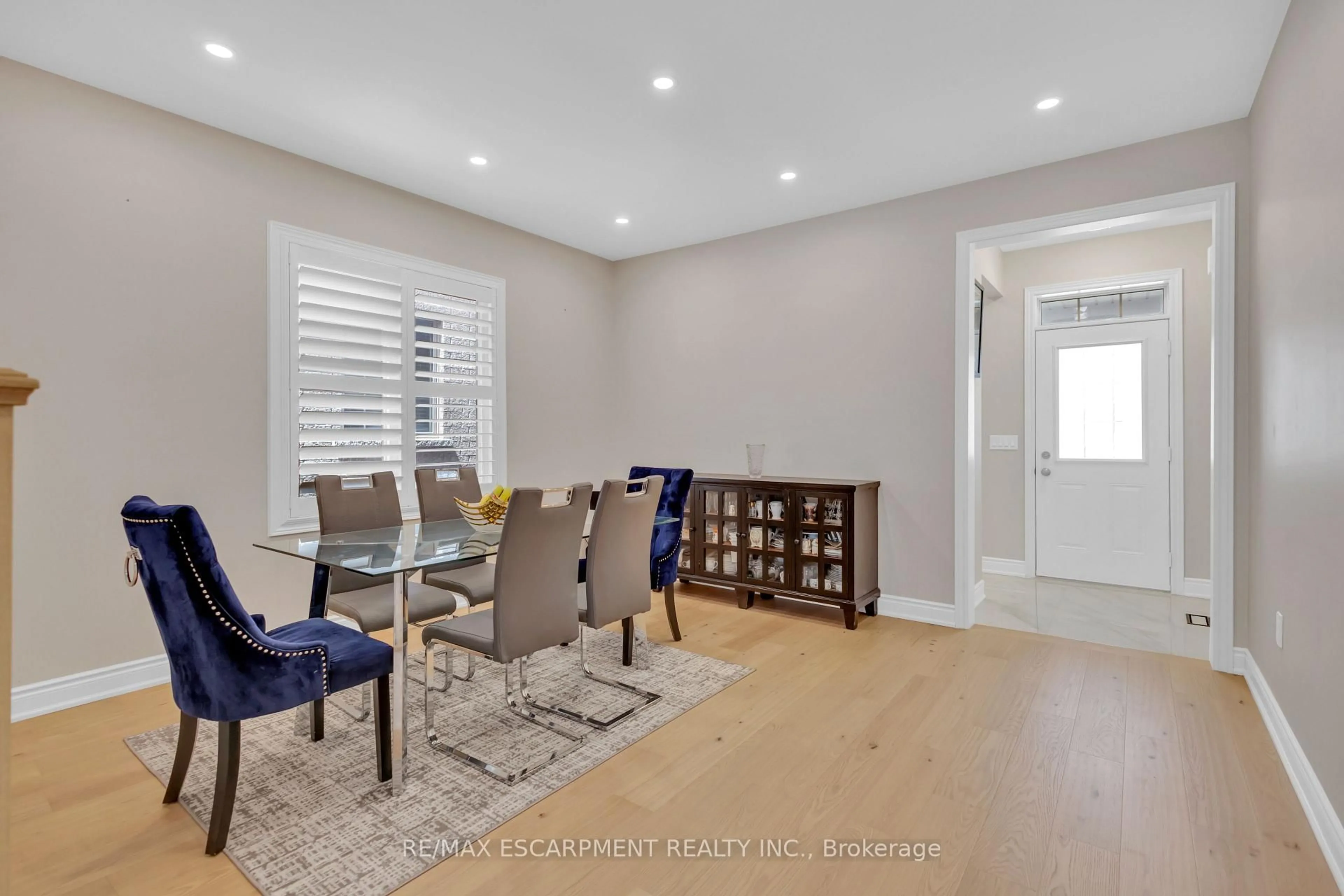 Dining room, unknown for 1454 Chretien St, Milton Ontario L9E 1J1