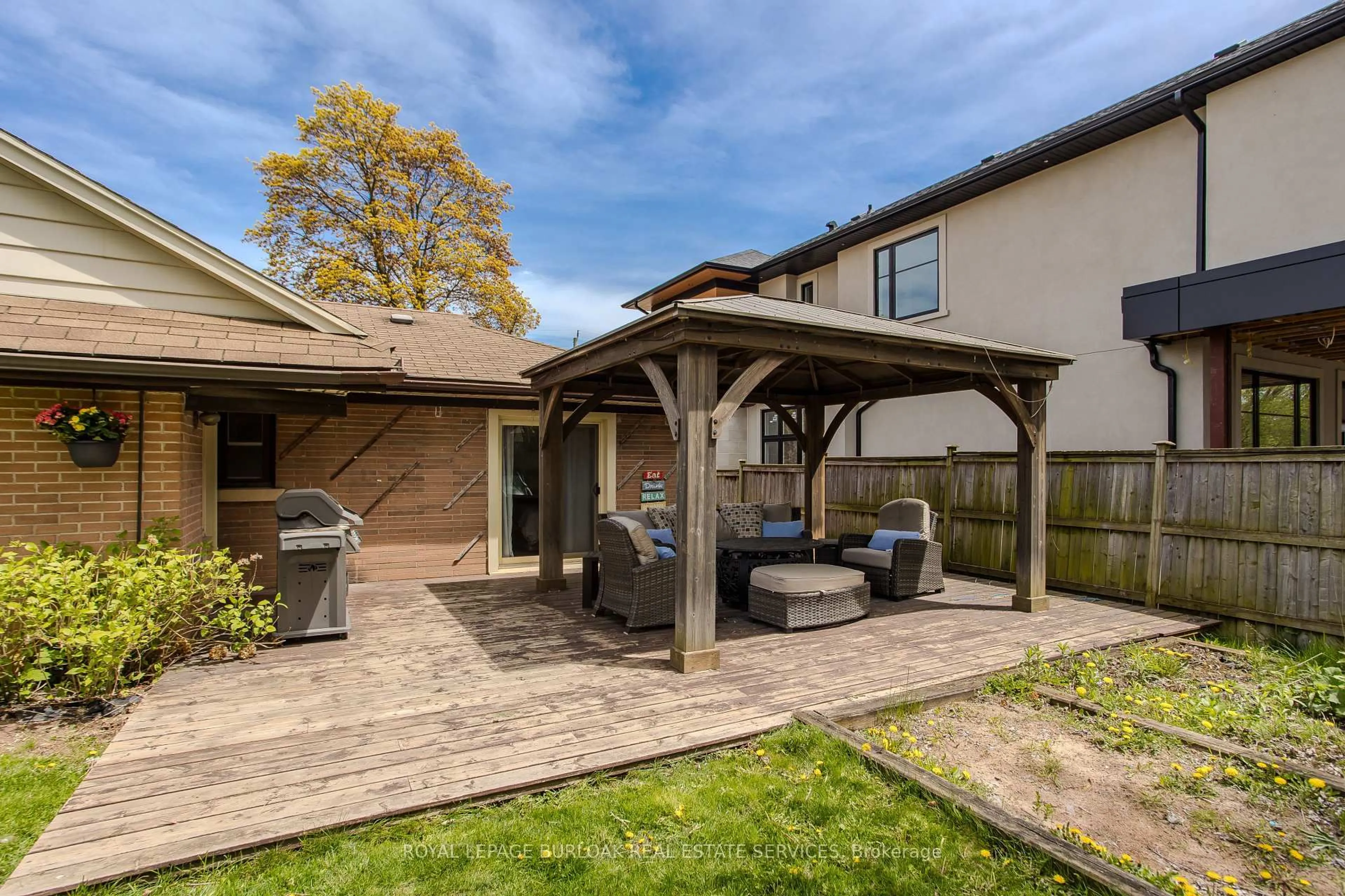 Patio, street for 482 Sherin Dr, Oakville Ontario L6L 4J5