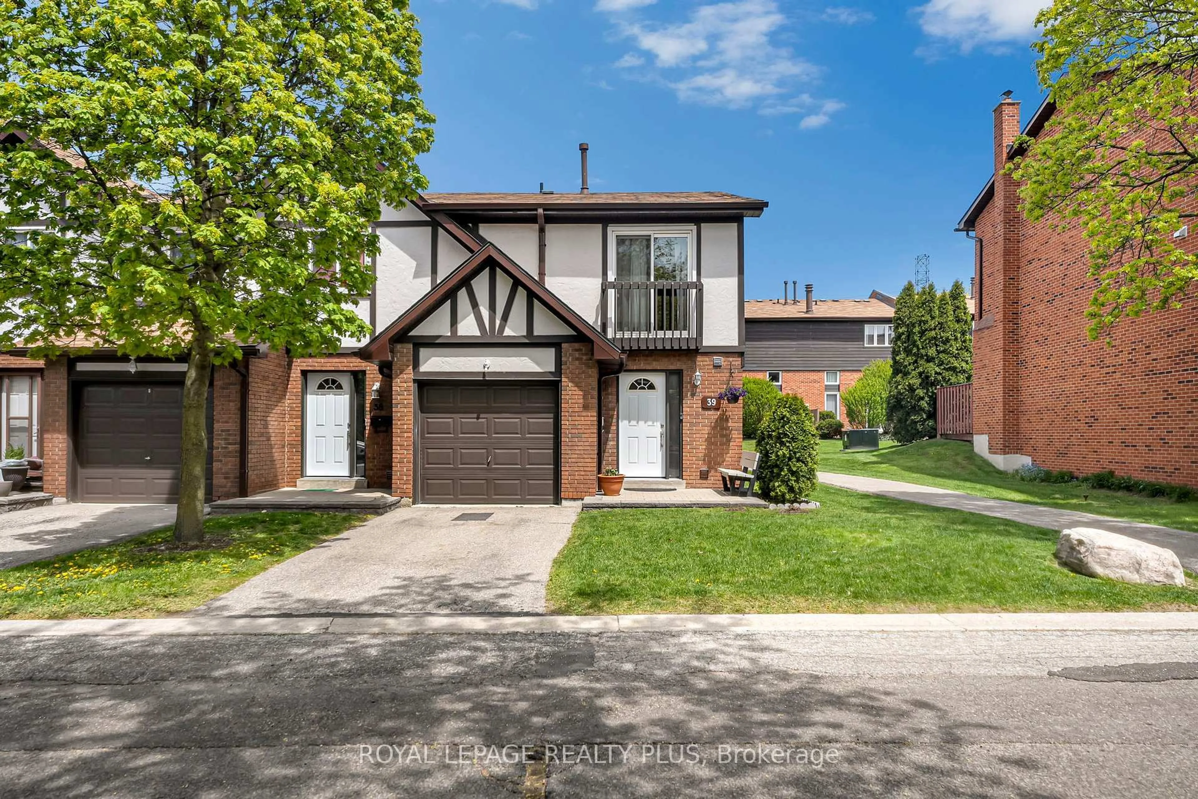 Home with brick exterior material, street for 1755 Rathburn Rd #39, Mississauga Ontario L4W 2M8