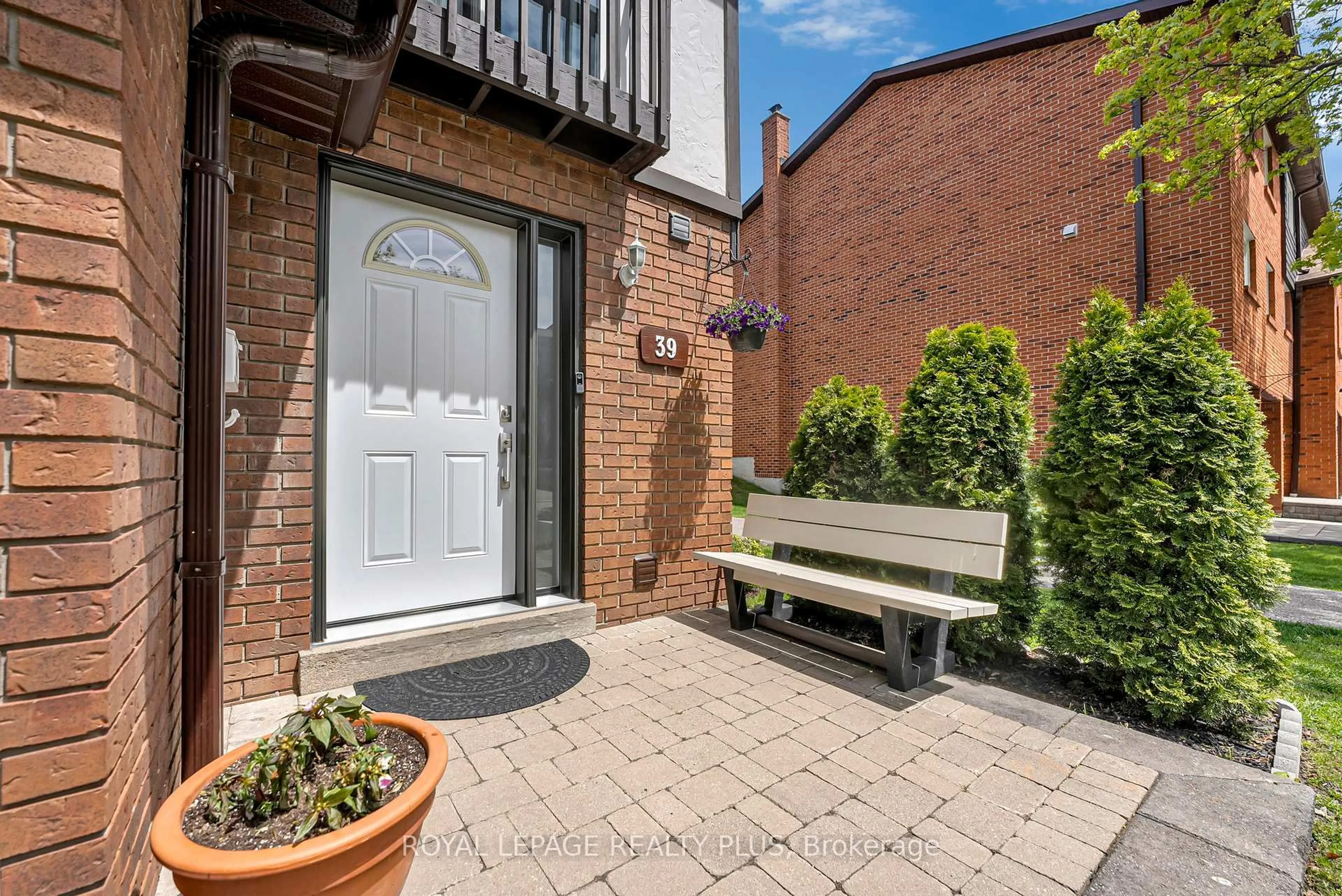 Patio, street for 1755 Rathburn Rd #39, Mississauga Ontario L4W 2M8