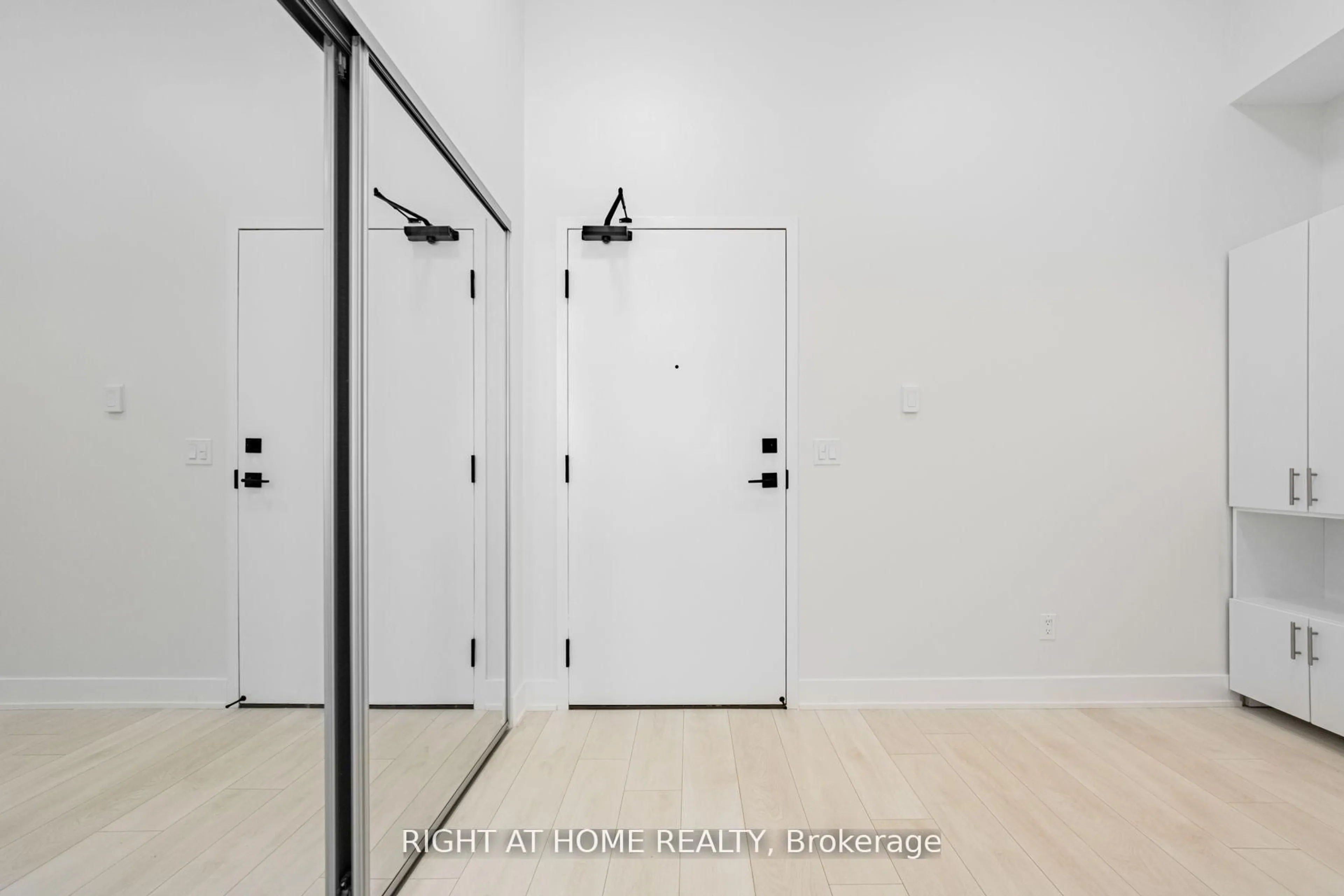 Unknown for 2485 Taunton Rd #451, Oakville Ontario L6H 3R8