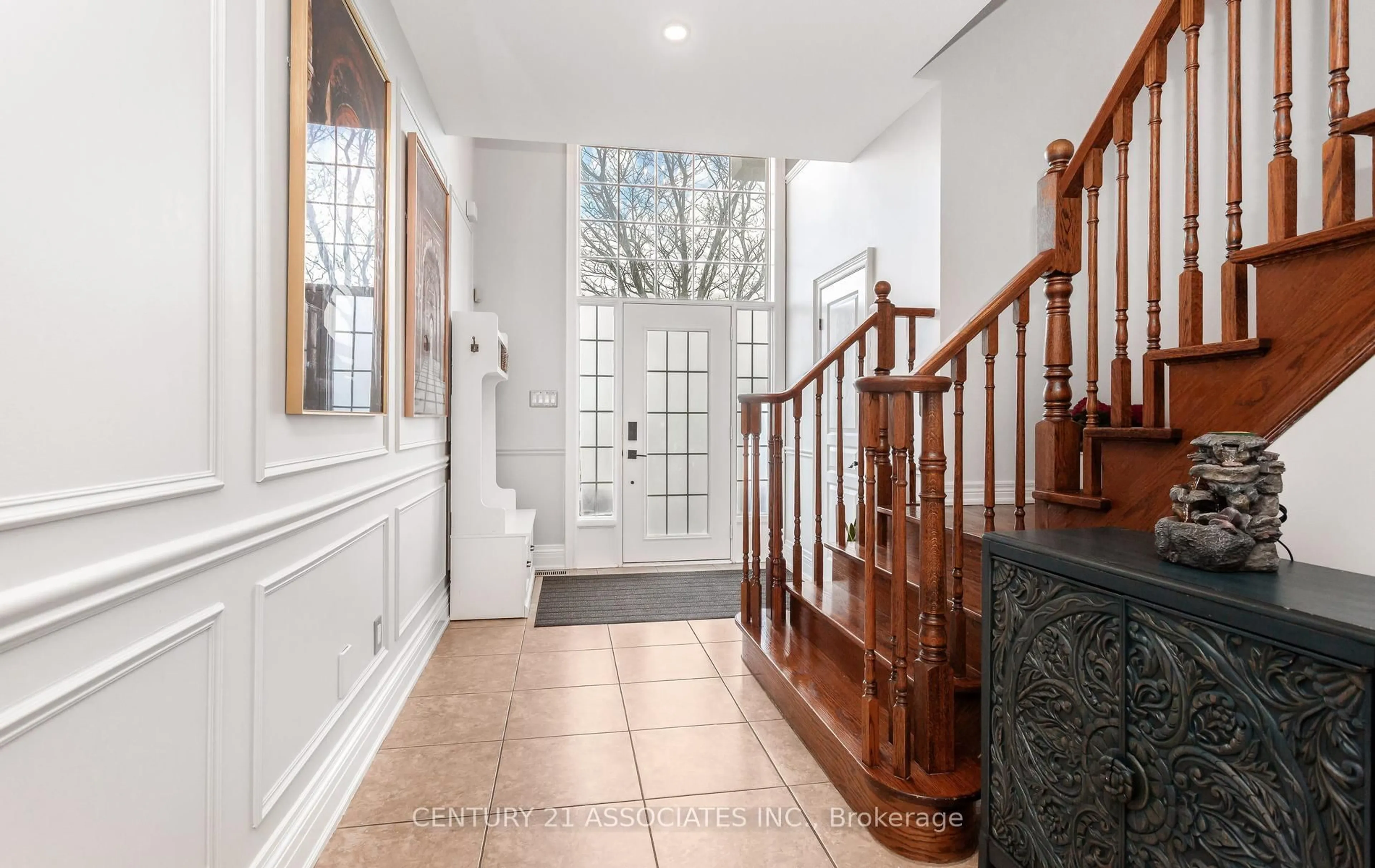 Indoor entryway for 2471 Millstone Dr, Oakville Ontario L6M 0H6