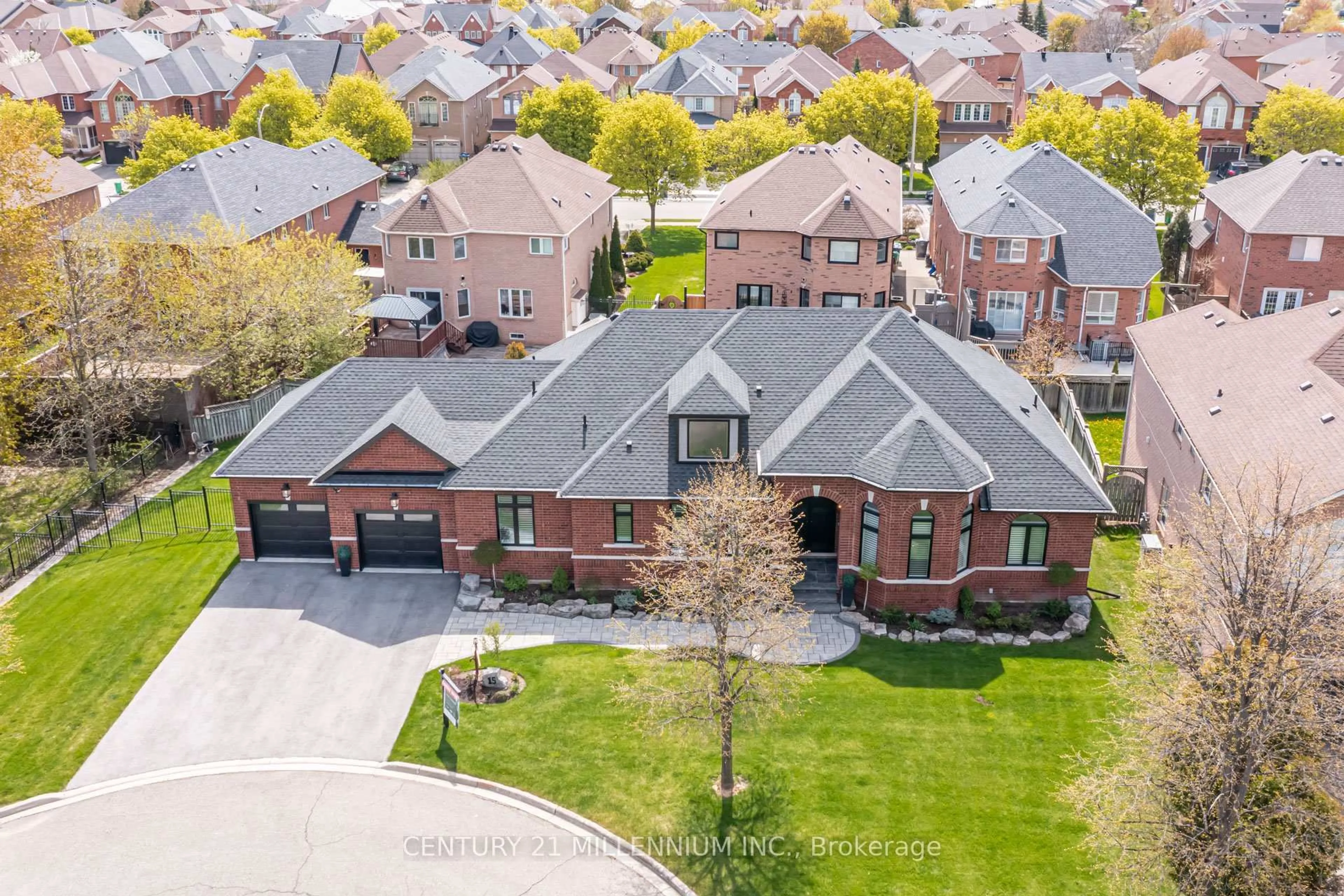 A pic from outside/outdoor area/front of a property/back of a property/a pic from drone, street for 15 Bimmer Pl, Brampton Ontario L7A 1J4