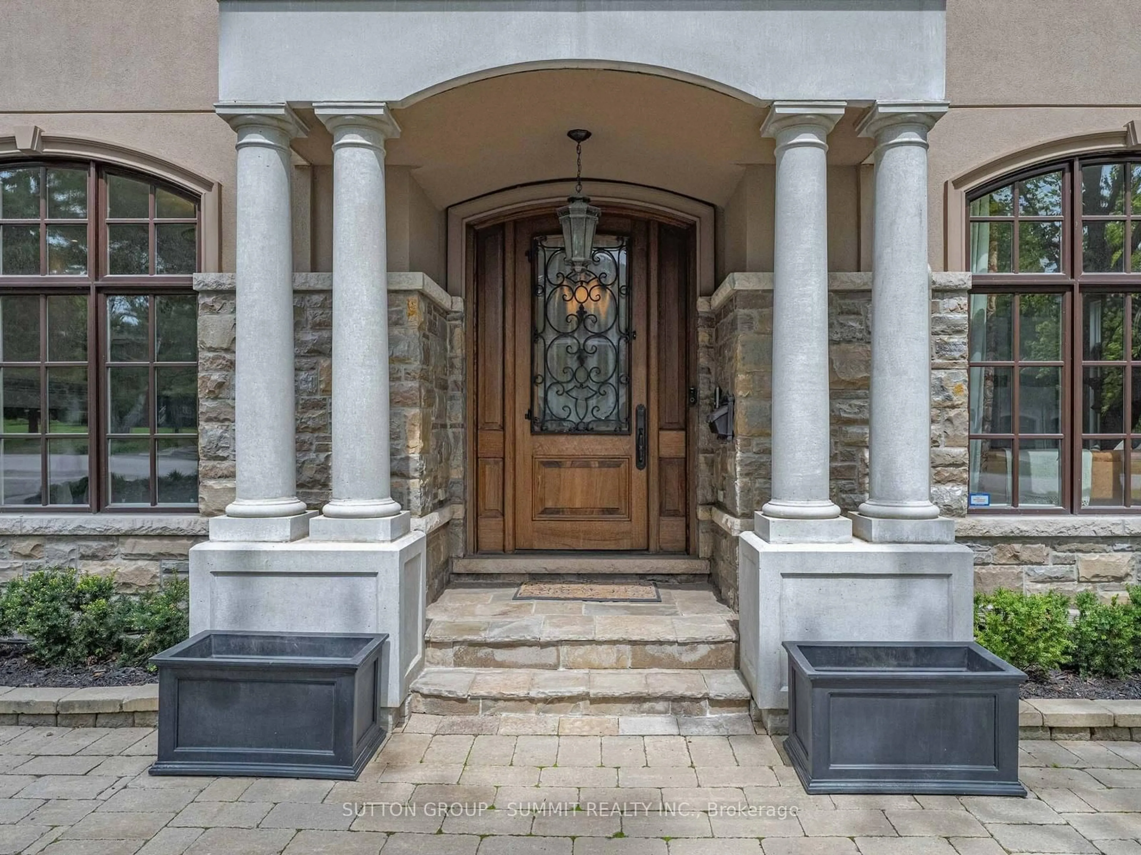Indoor entryway for 217 Eastcourt Rd, Oakville Ontario L6J 4Y5