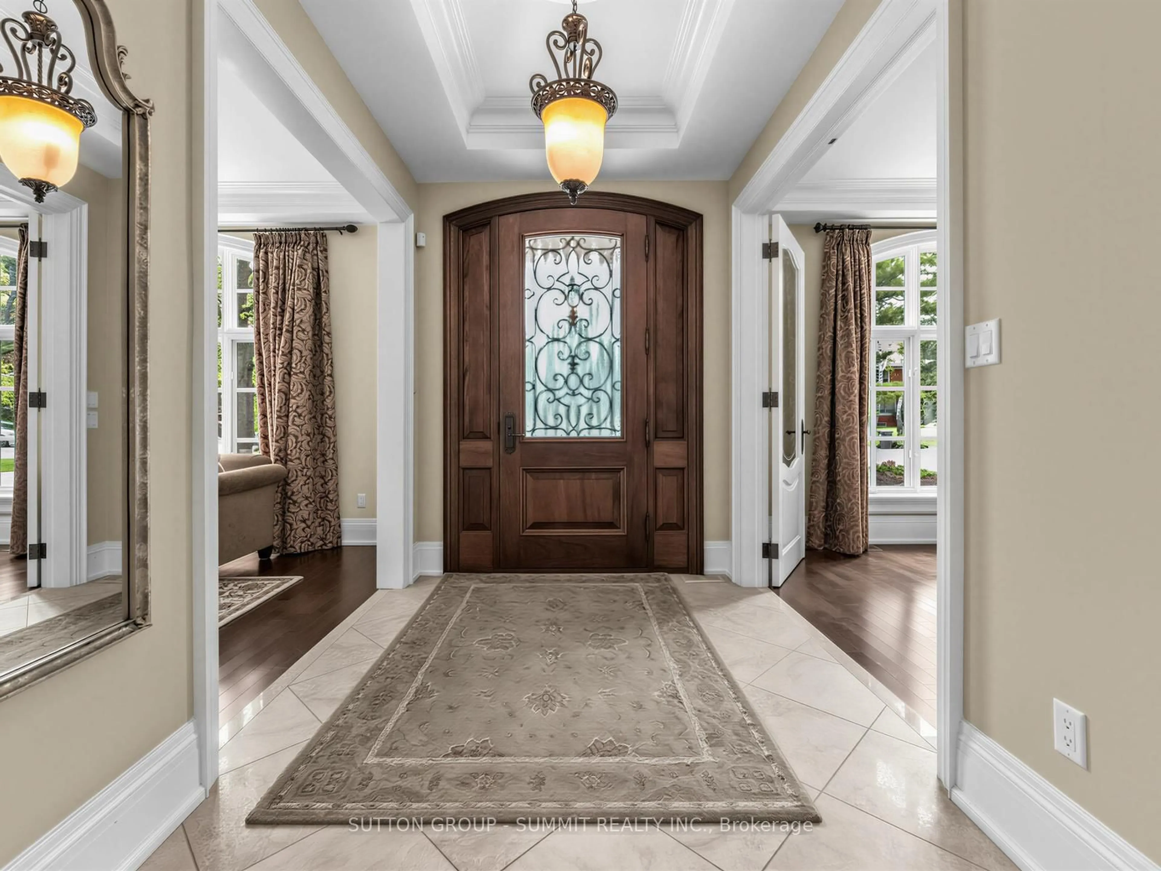 Indoor entryway for 217 Eastcourt Rd, Oakville Ontario L6J 4Y5