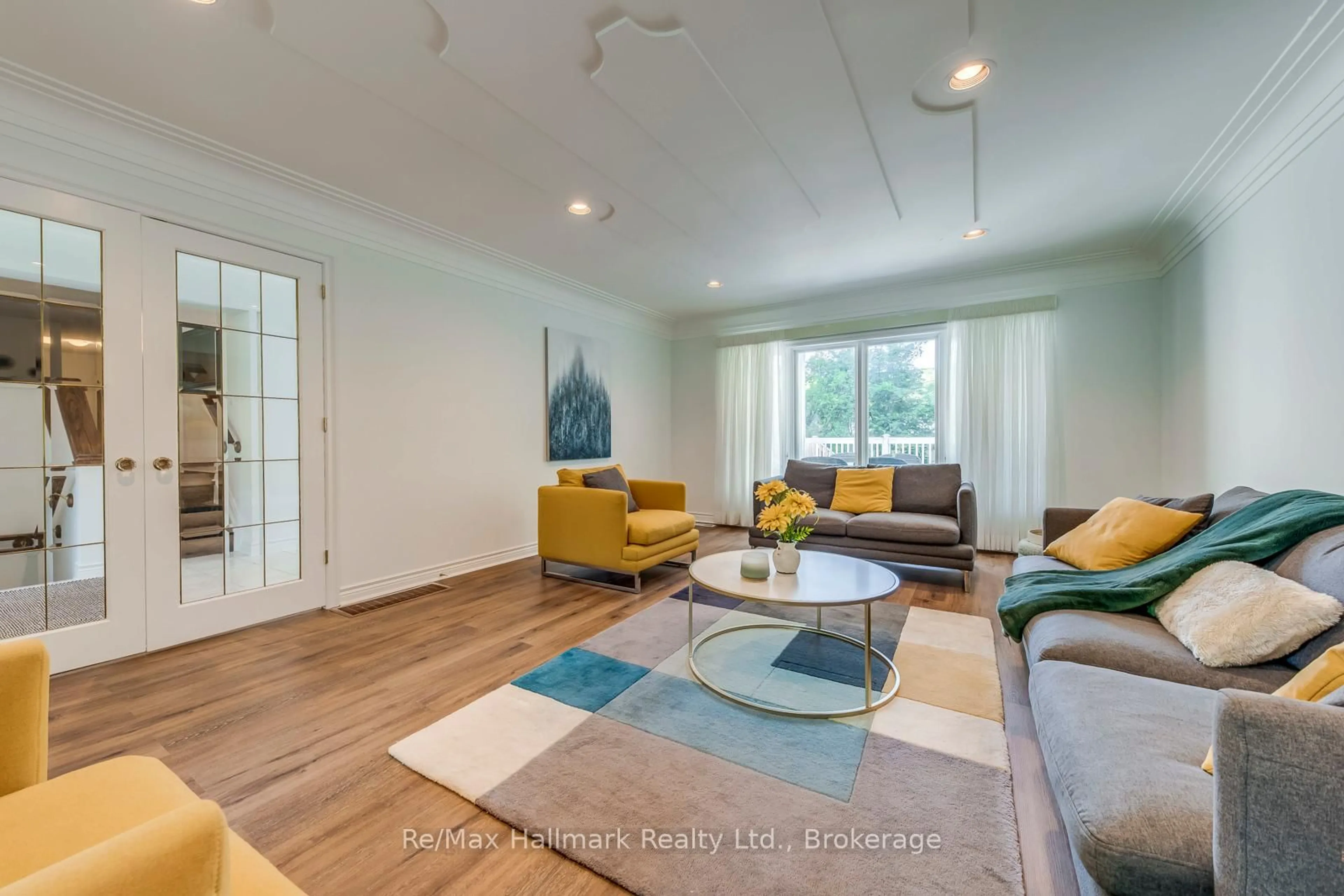 Living room with furniture, unknown for 157 Trelawn Ave, Oakville Ontario L6J 4R3