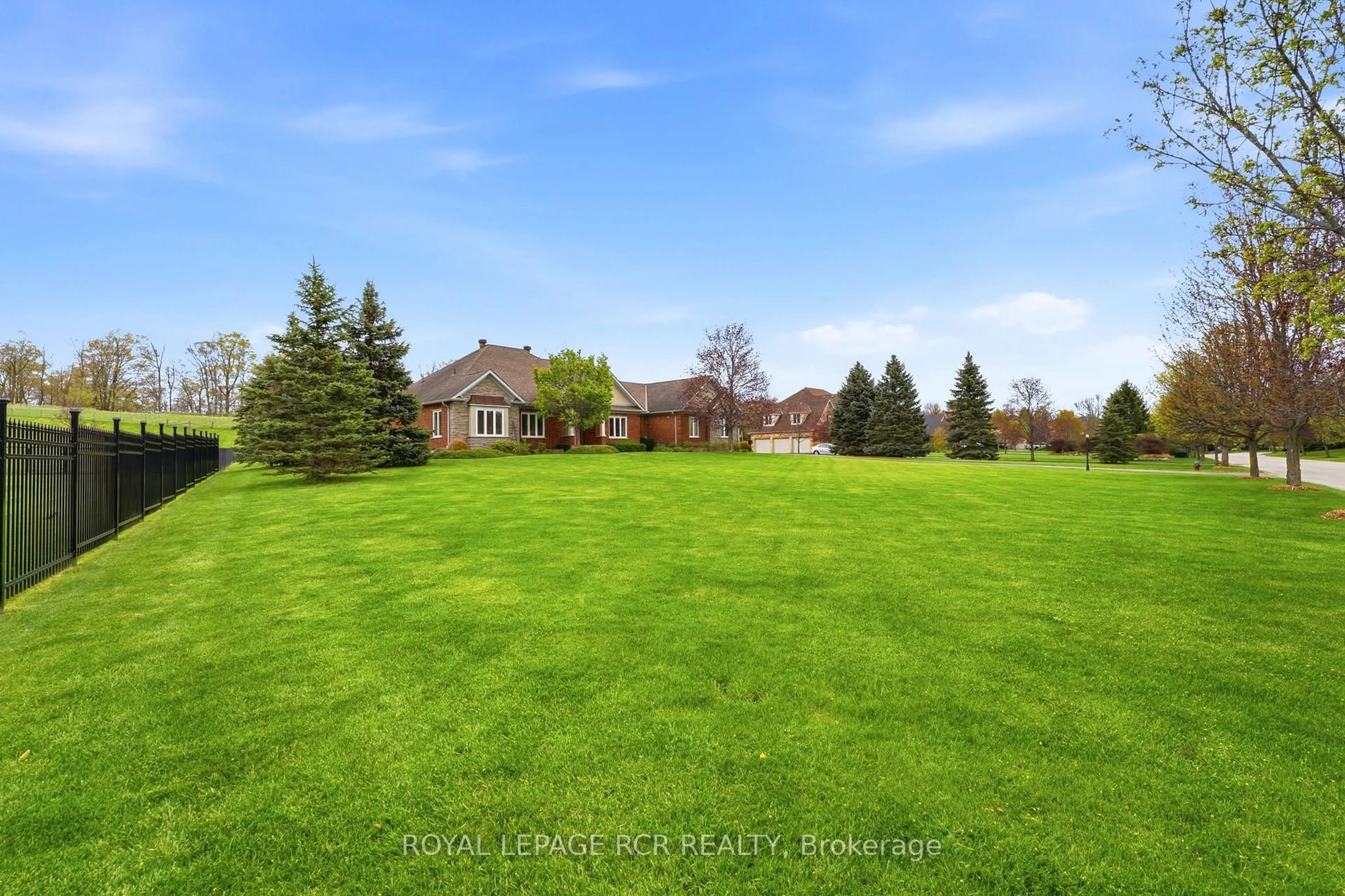 A pic from outside/outdoor area/front of a property/back of a property/a pic from drone, unknown for 22 Bishop Crt, Halton Hills Ontario L7G 6G8