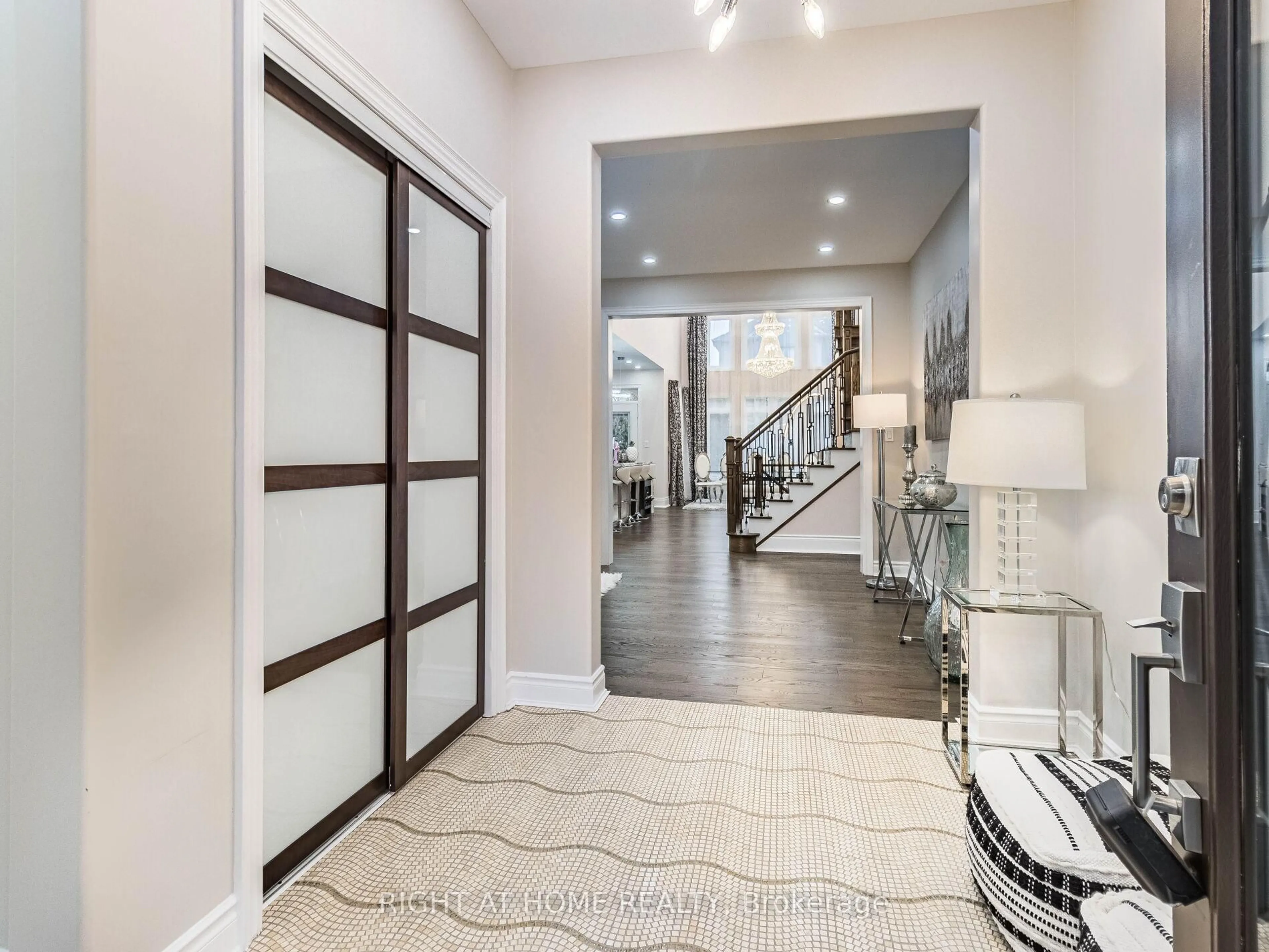Indoor entryway for 3176 Stocksbridge Ave, Oakville Ontario L6M 0A7