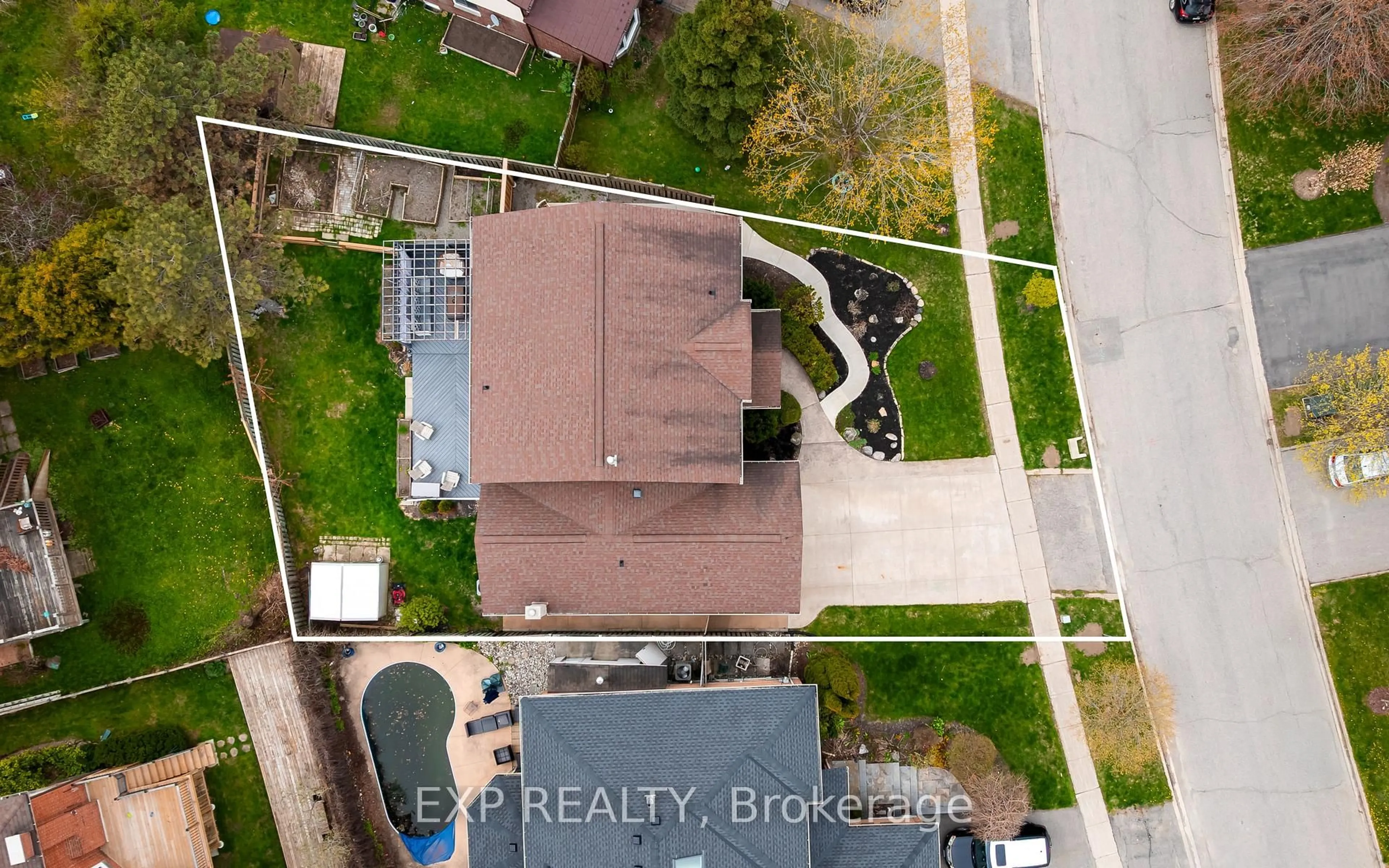 A pic from outside/outdoor area/front of a property/back of a property/a pic from drone, unknown for 218 Kensington Pl, Orangeville Ontario L9W 4G7