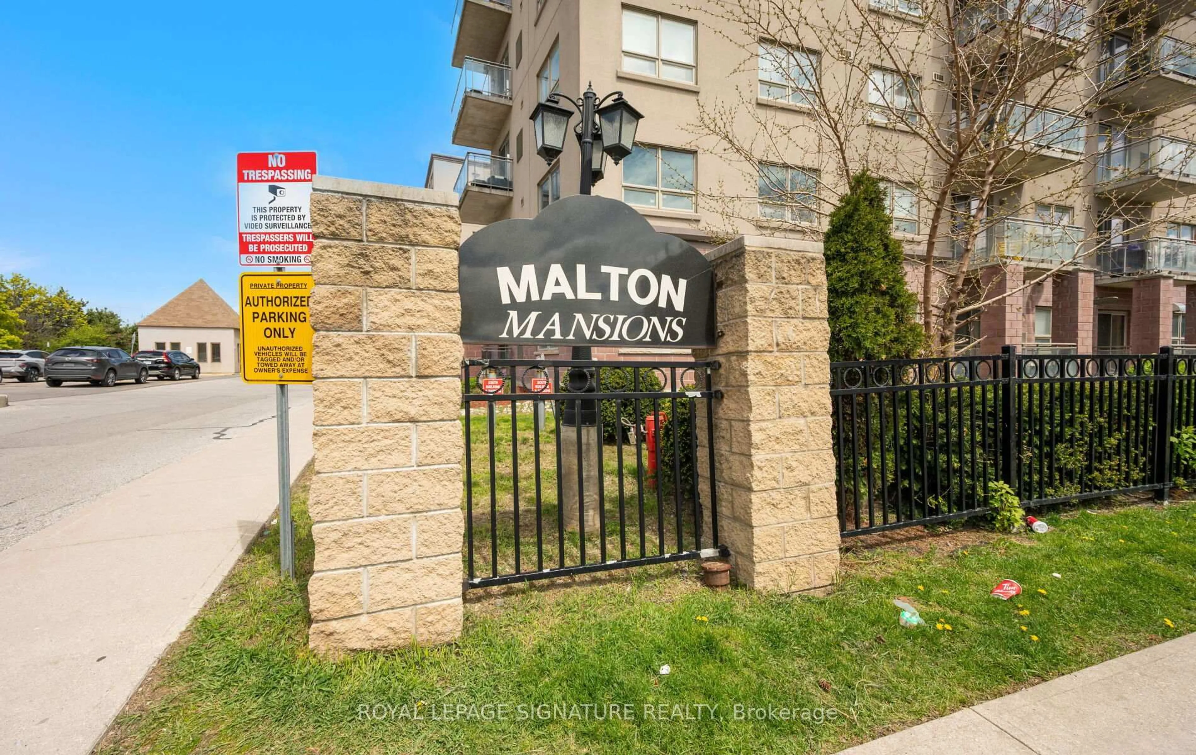 Indoor entryway for 7405 Goreway Dr #104, Mississauga Ontario L4T 0A3