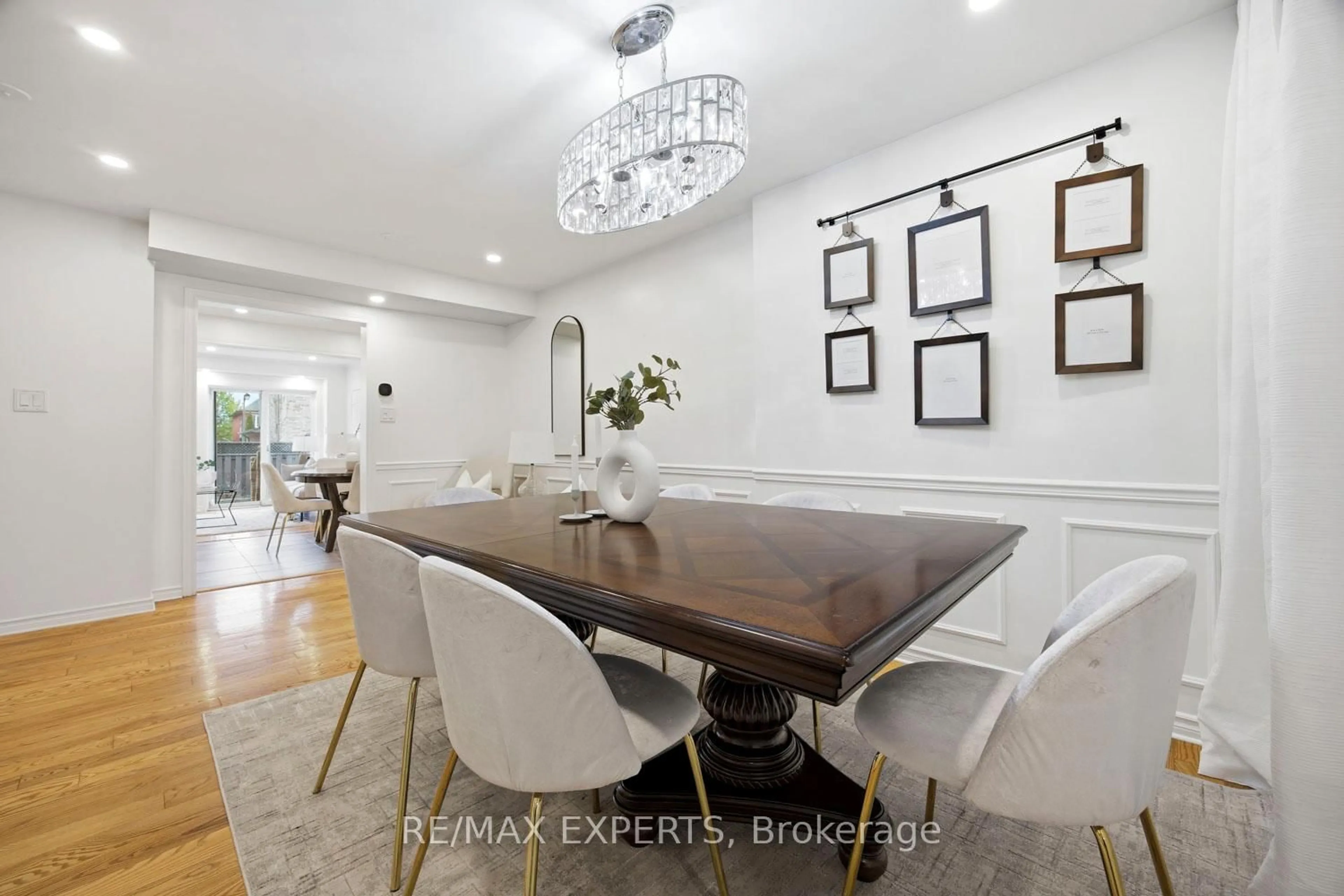 Dining room, wood/laminate floor for 40 Dills Cres, Milton Ontario L9T 5P2