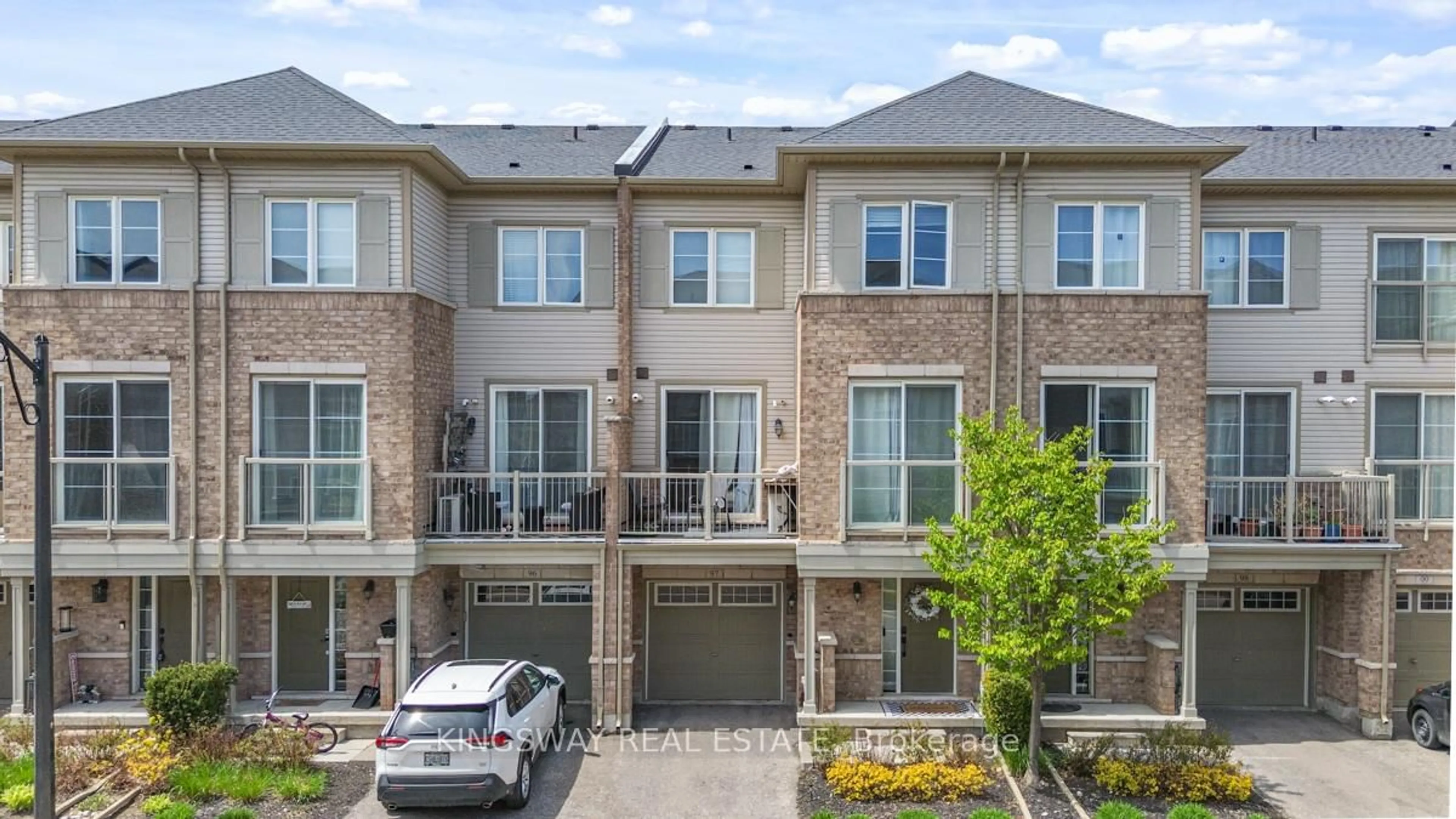 A pic from outside/outdoor area/front of a property/back of a property/a pic from drone, street for 165 Hampshire Way #95, Milton Ontario L9T 8M7