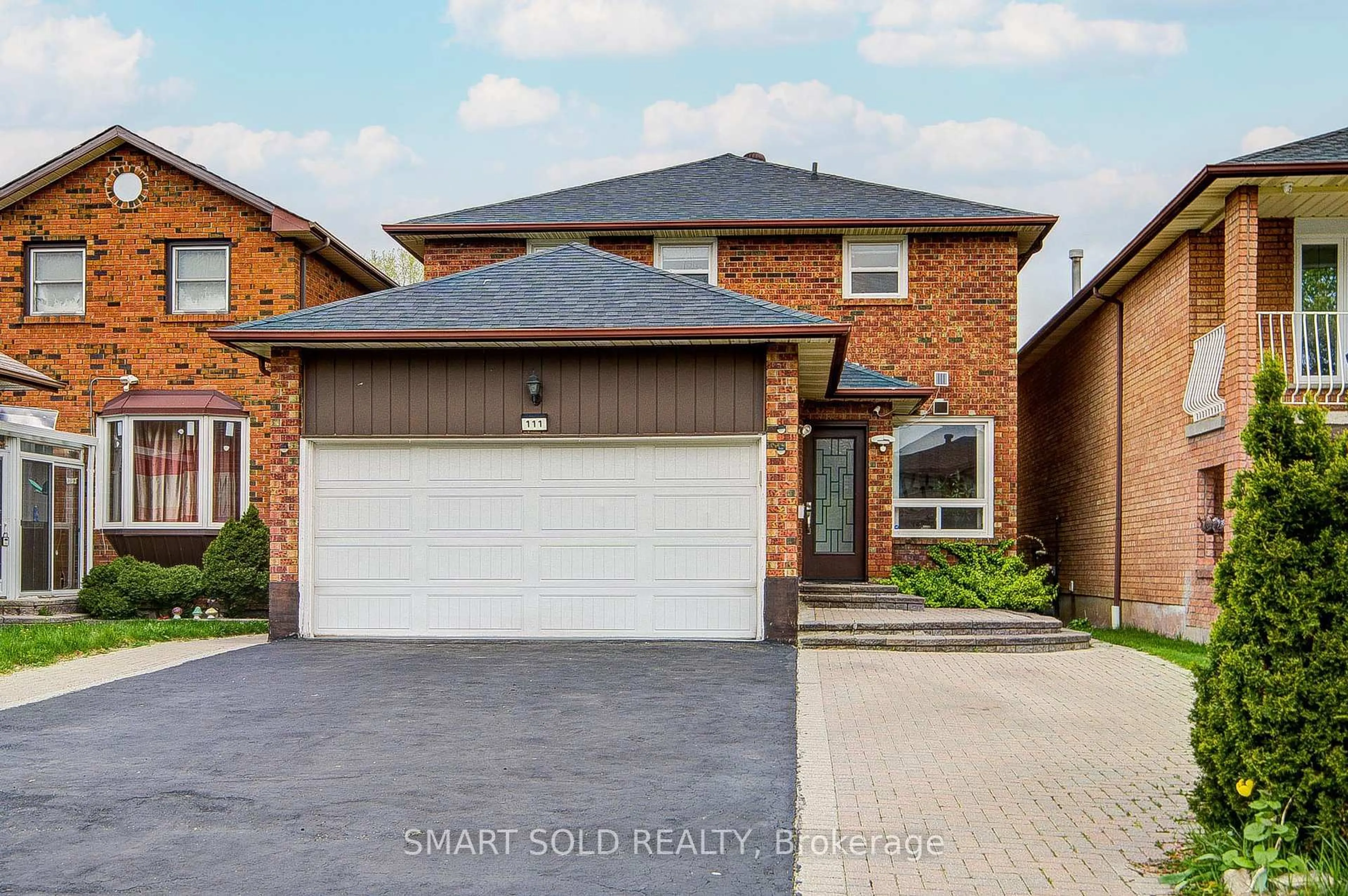 Home with brick exterior material, street for 111 Whitchurch Mews, Mississauga Ontario L5A 4B2