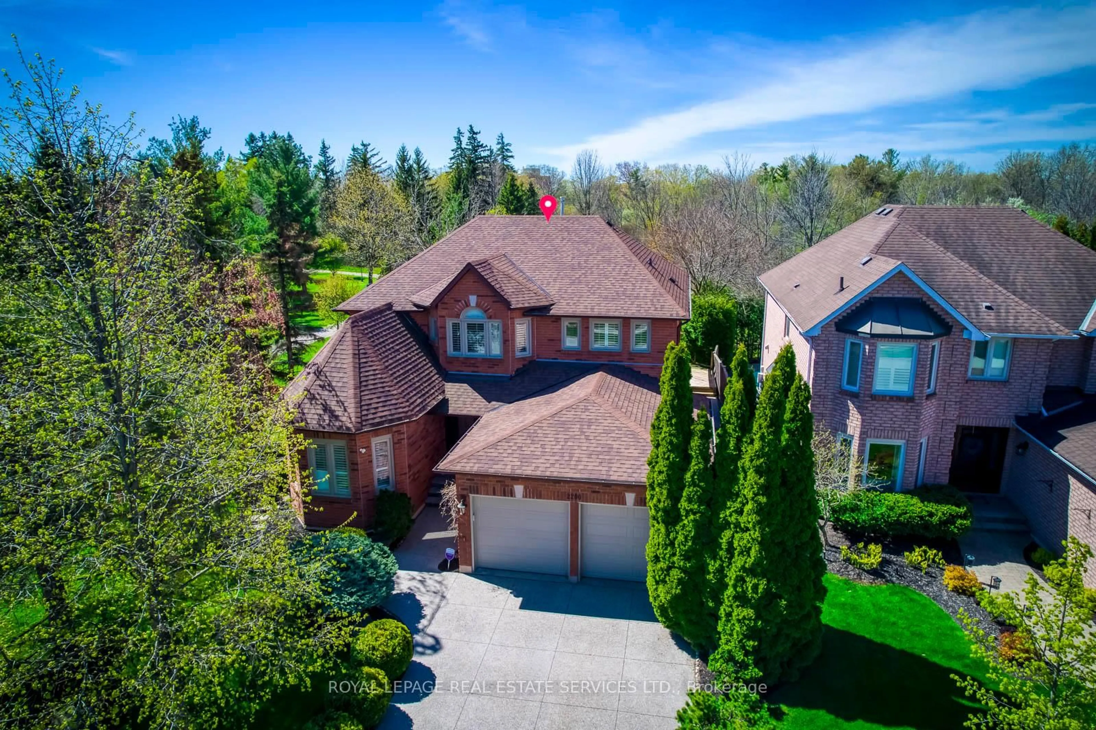 A pic from outside/outdoor area/front of a property/back of a property/a pic from drone, street for 2200 Brays Lane, Oakville Ontario L6M 3J7