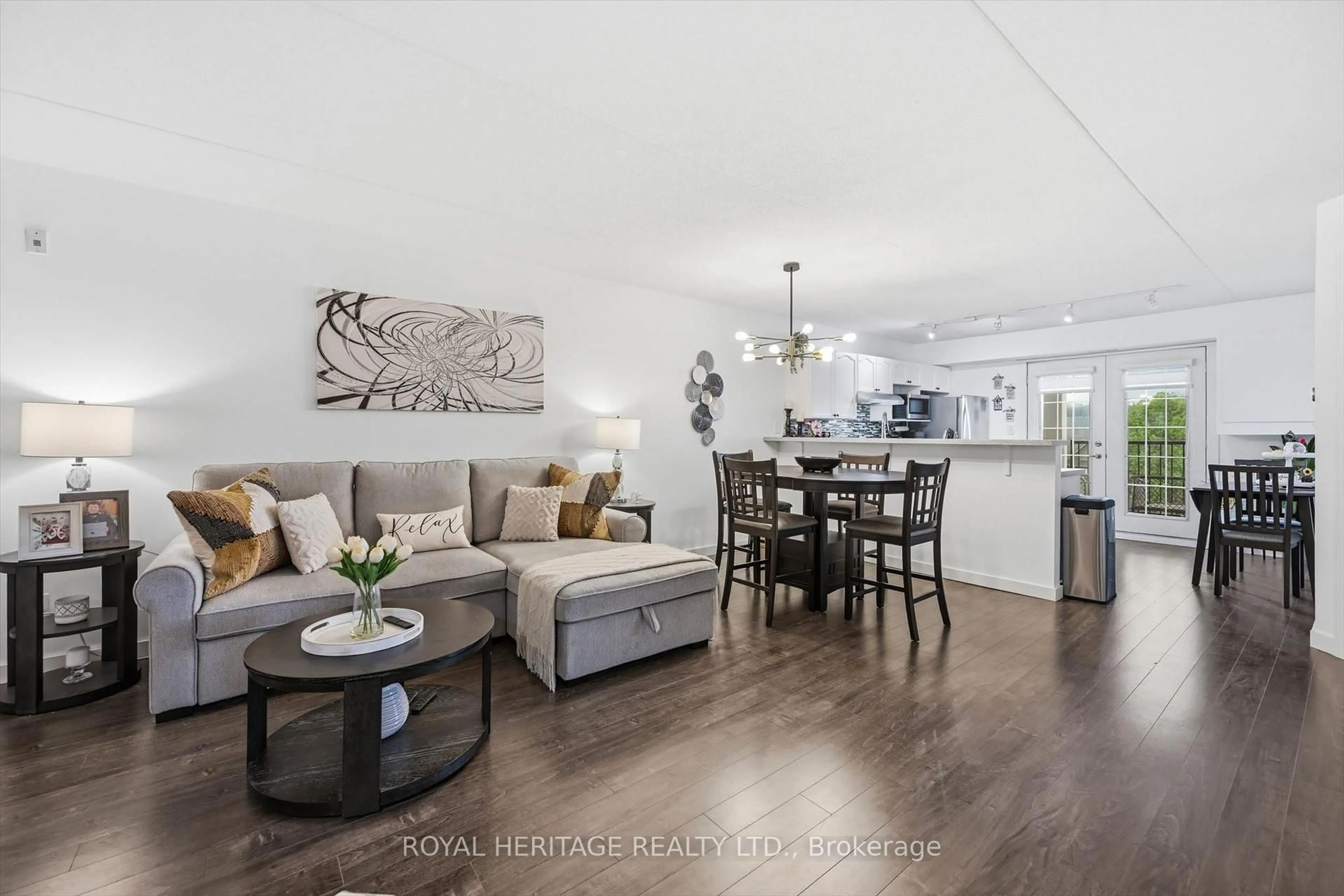 Open concept kitchen, wood/laminate floor for 1421 Walker's Line #305, Burlington Ontario L7M 4P4
