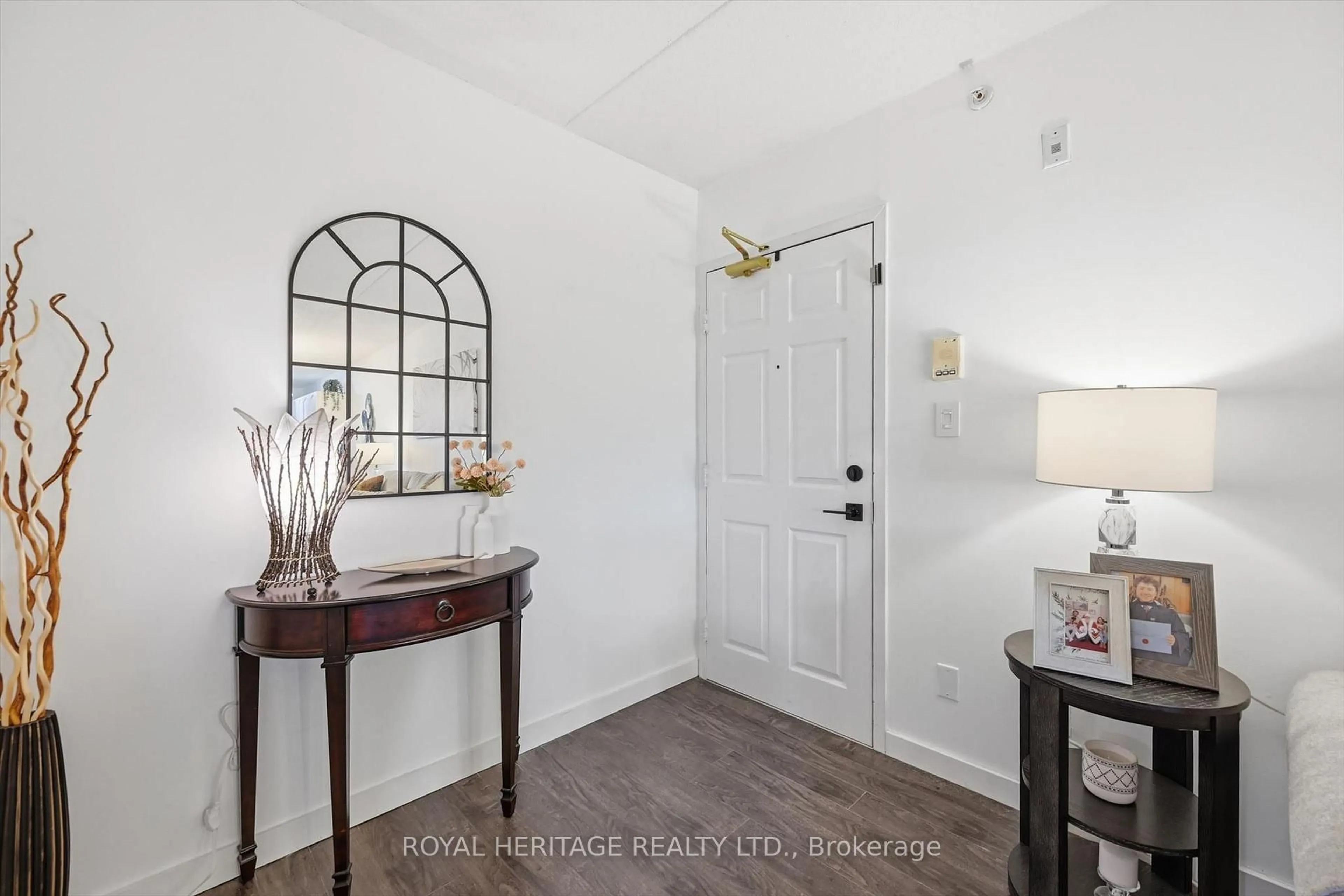 Indoor entryway for 1421 Walker's Line #305, Burlington Ontario L7M 4P4