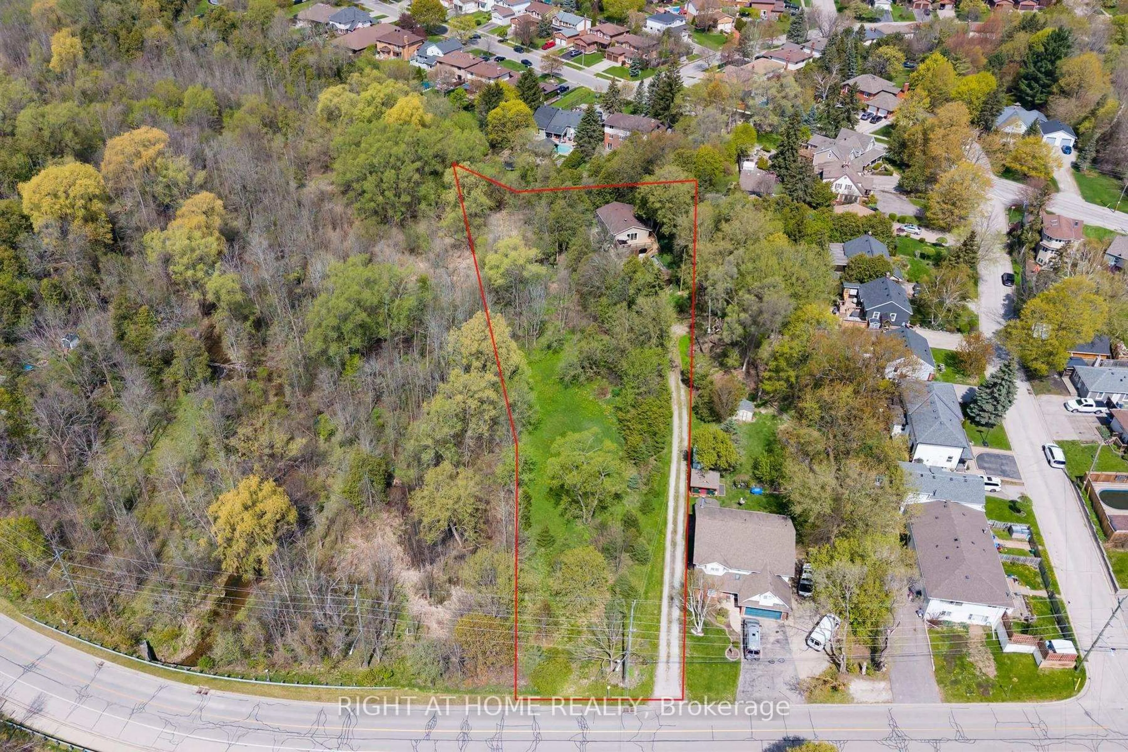 A pic from outside/outdoor area/front of a property/back of a property/a pic from drone, street for 68 Ewing St, Halton Hills Ontario L7G 5A1